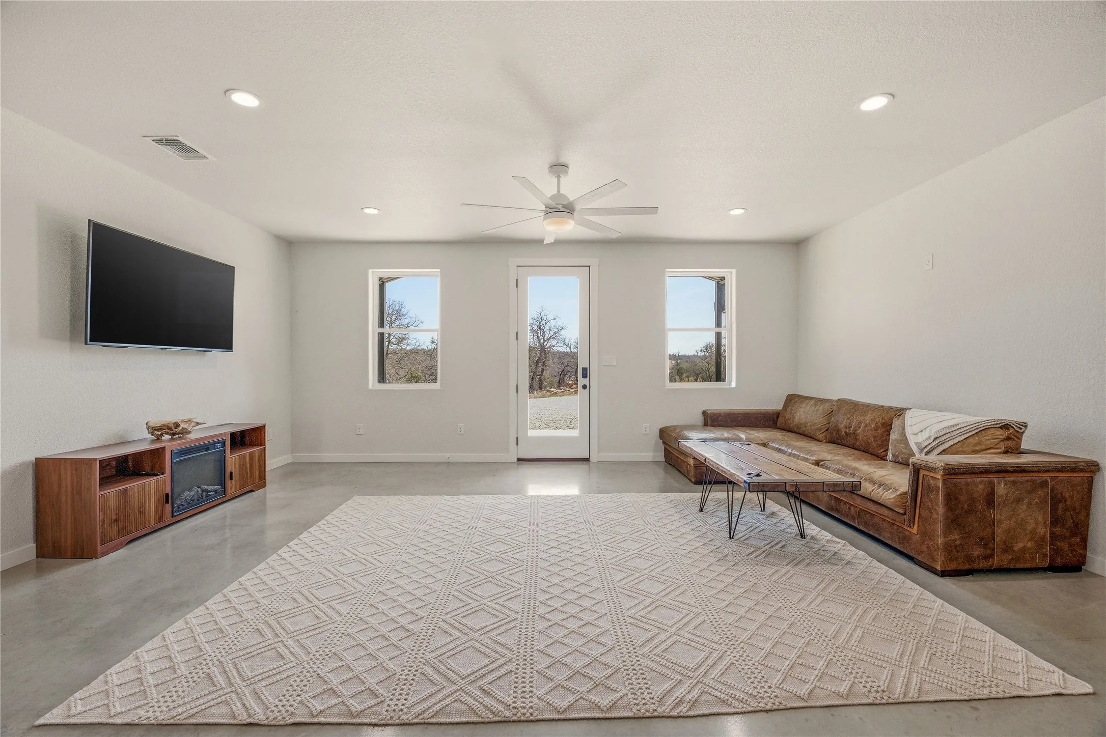 Single Family Residence For Sale in Palo Pinto County , 1525 N Bosley Road, Santo, Texas 76472, 4 Bedroom, 2 Bathroom, Garage spaces, 2,243 Sqft, built in 2024, Preowned, mls#21206367, Real Estate Agent in Santo, Homes For Sale in Palo Pinto county, Homes For Sale in Santo, Realtor in Santo Texas, Real Estate Brokerage Independent Realty Texas, Luminita Cordes Realtor