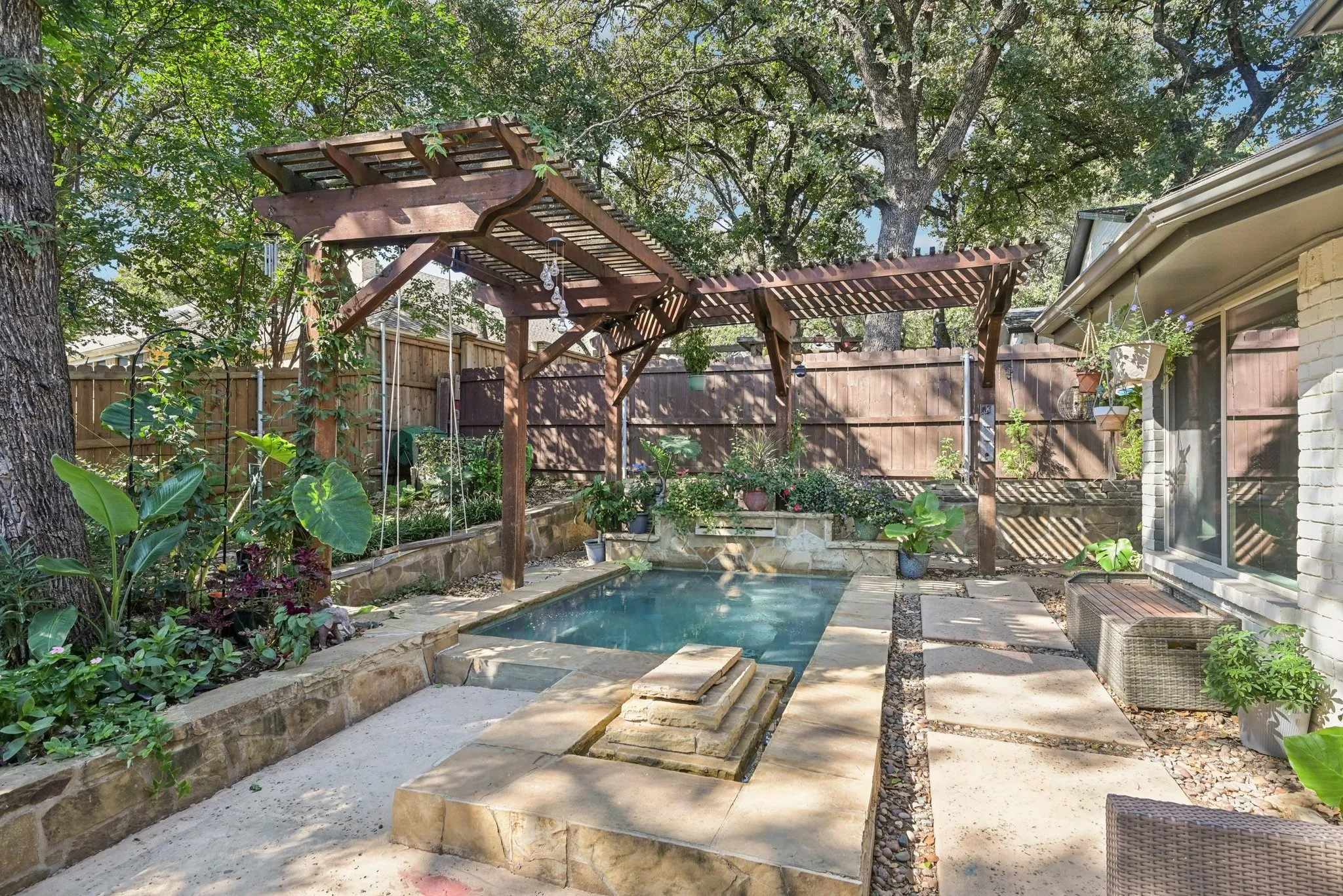 Single Family Residence For Sale in Denton County , 5 Woodlands Court, Trophy Club, Texas 76262, 5 Bedroom, 5 Bathroom, 3 Garage spaces, 4,622 Sqft, built in 1987, Preowned, mls#21205793, Real Estate Agent in Trophy Club, Homes For Sale in Denton county, Homes For Sale in Trophy Club, Realtor in Trophy Club Texas, Real Estate Brokerage Independent Realty Texas, Luminita Cordes Realtor