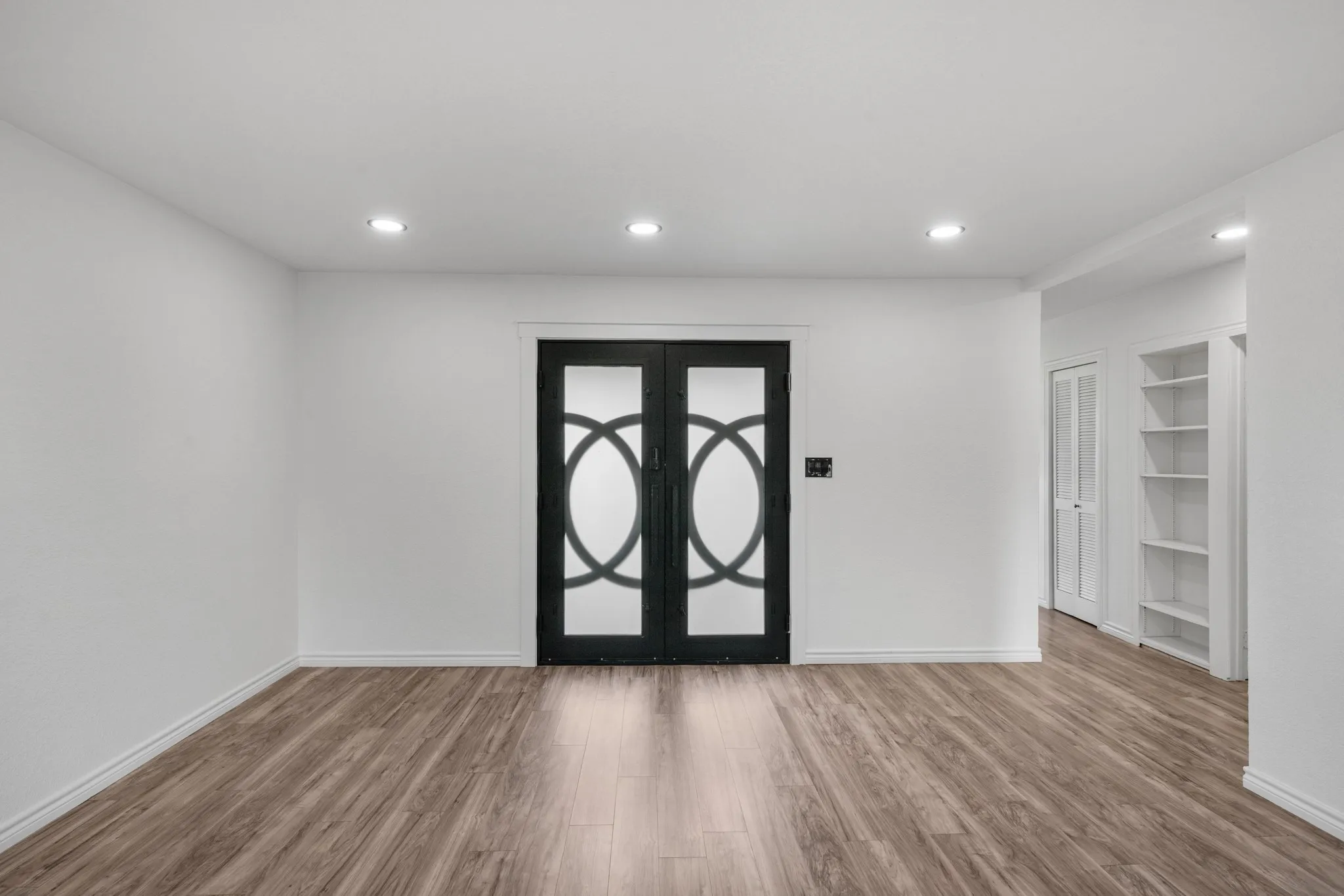 Main home entry into oversized living space