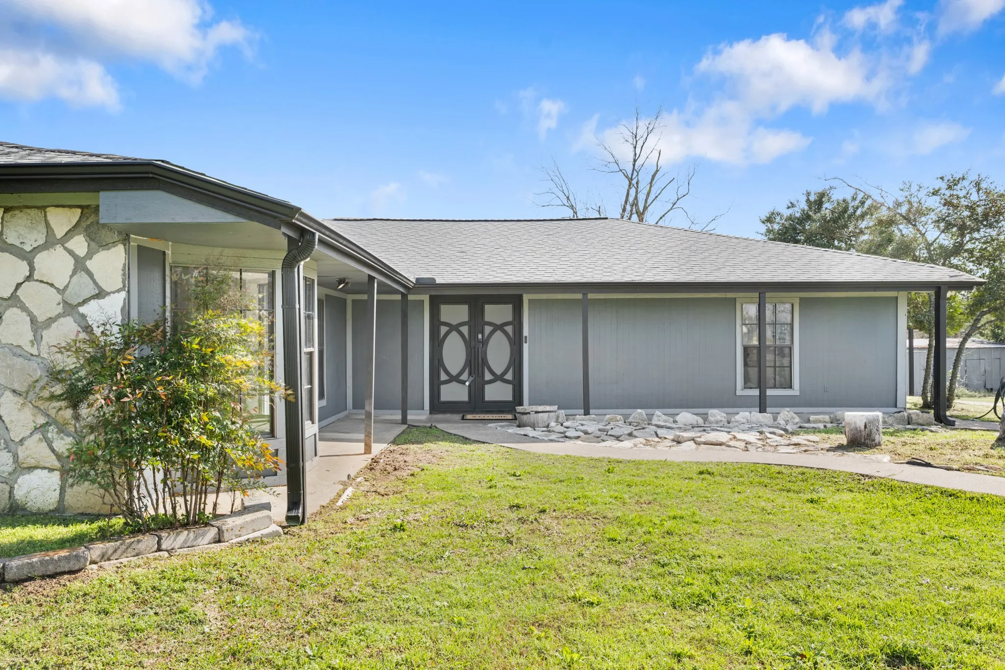 Single Family Residence For Sale in Johnson County , 1012 County Road 701a, Cleburne, Texas 76031, 3 Bedroom, 2 Bathroom, 2 Garage spaces, 2,332 Sqft, built in 1980, Preowned, mls#21208211, Real Estate Agent in Cleburne, Homes For Sale in Johnson county, Homes For Sale in Cleburne, Realtor in Cleburne Texas, Real Estate Brokerage Independent Realty Texas, Luminita Cordes Realtor