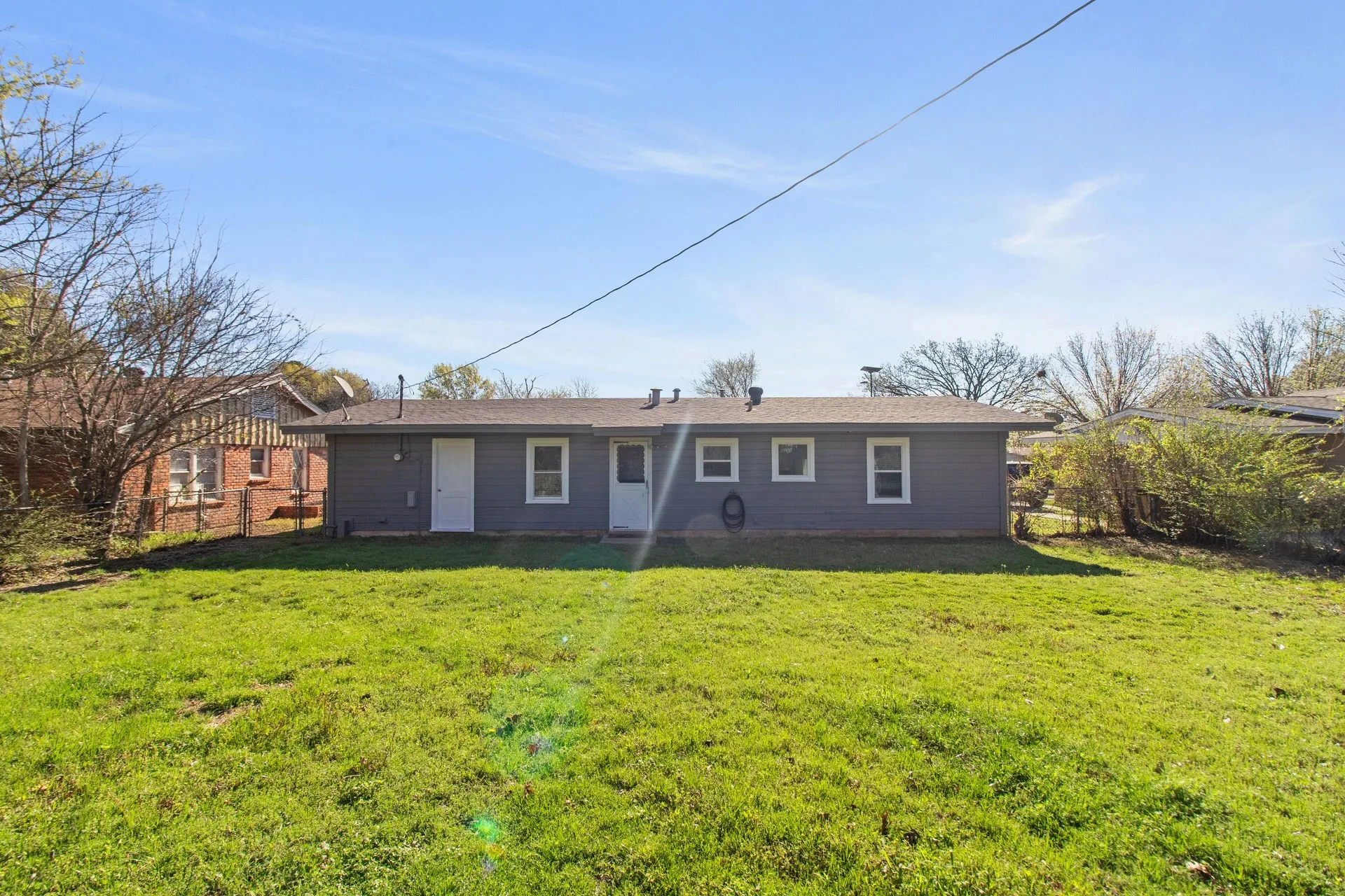Single Family Residence For Sale in Tarrant County , 1616 Grantland Circle, Fort Worth, Texas 76112, 3 Bedroom, 1 Bathroom, 1 Garage spaces, 1,052 Sqft, built in 1957, mls#21203257, Real Estate Agent in Fort Worth, Homes For Sale in Tarrant county, Homes For Sale in Fort Worth, Realtor in Fort Worth Texas, Real Estate Brokerage Independent Realty Texas, Luminita Cordes Realtor