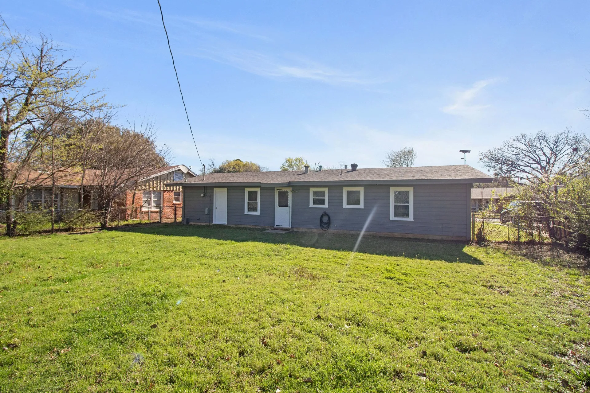 Single Family Residence For Sale in Tarrant County , 1616 Grantland Circle, Fort Worth, Texas 76112, 3 Bedroom, 1 Bathroom, 1 Garage spaces, 1,052 Sqft, built in 1957, mls#21203257, Real Estate Agent in Fort Worth, Homes For Sale in Tarrant county, Homes For Sale in Fort Worth, Realtor in Fort Worth Texas, Real Estate Brokerage Independent Realty Texas, Luminita Cordes Realtor
