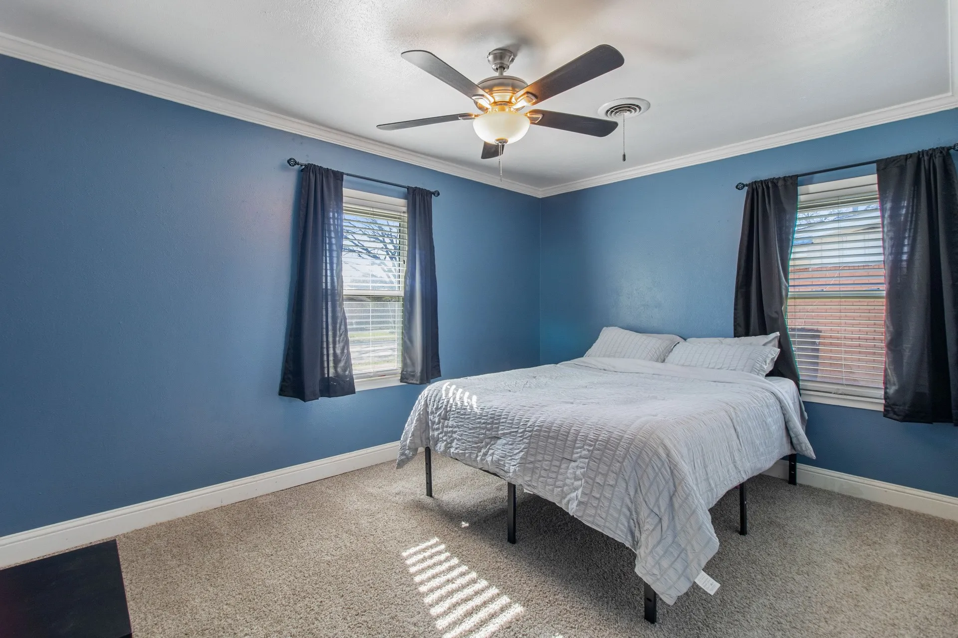 Single Family Residence For Sale in Tarrant County , 1616 Grantland Circle, Fort Worth, Texas 76112, 3 Bedroom, 1 Bathroom, 1 Garage spaces, 1,052 Sqft, built in 1957, mls#21203257, Real Estate Agent in Fort Worth, Homes For Sale in Tarrant county, Homes For Sale in Fort Worth, Realtor in Fort Worth Texas, Real Estate Brokerage Independent Realty Texas, Luminita Cordes Realtor
