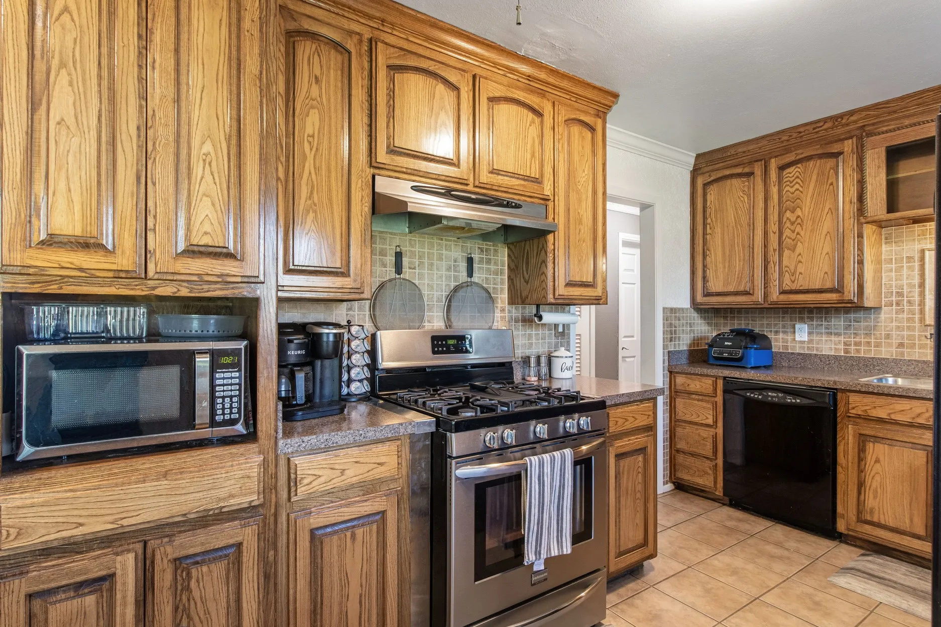 Single Family Residence For Sale in Tarrant County , 1616 Grantland Circle, Fort Worth, Texas 76112, 3 Bedroom, 1 Bathroom, 1 Garage spaces, 1,052 Sqft, built in 1957, mls#21203257, Real Estate Agent in Fort Worth, Homes For Sale in Tarrant county, Homes For Sale in Fort Worth, Realtor in Fort Worth Texas, Real Estate Brokerage Independent Realty Texas, Luminita Cordes Realtor
