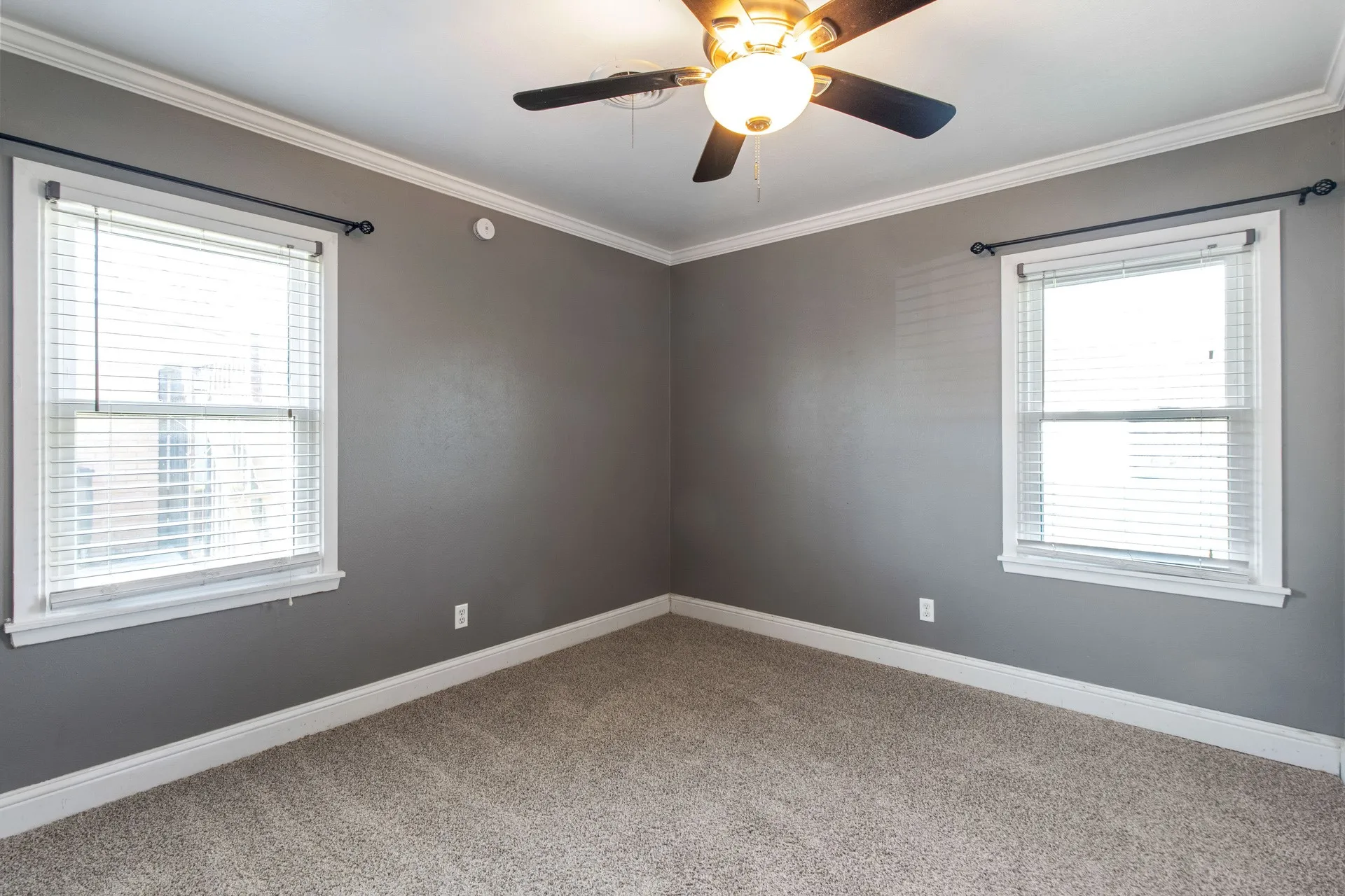 Single Family Residence For Sale in Tarrant County , 1616 Grantland Circle, Fort Worth, Texas 76112, 3 Bedroom, 1 Bathroom, 1 Garage spaces, 1,052 Sqft, built in 1957, mls#21203257, Real Estate Agent in Fort Worth, Homes For Sale in Tarrant county, Homes For Sale in Fort Worth, Realtor in Fort Worth Texas, Real Estate Brokerage Independent Realty Texas, Luminita Cordes Realtor