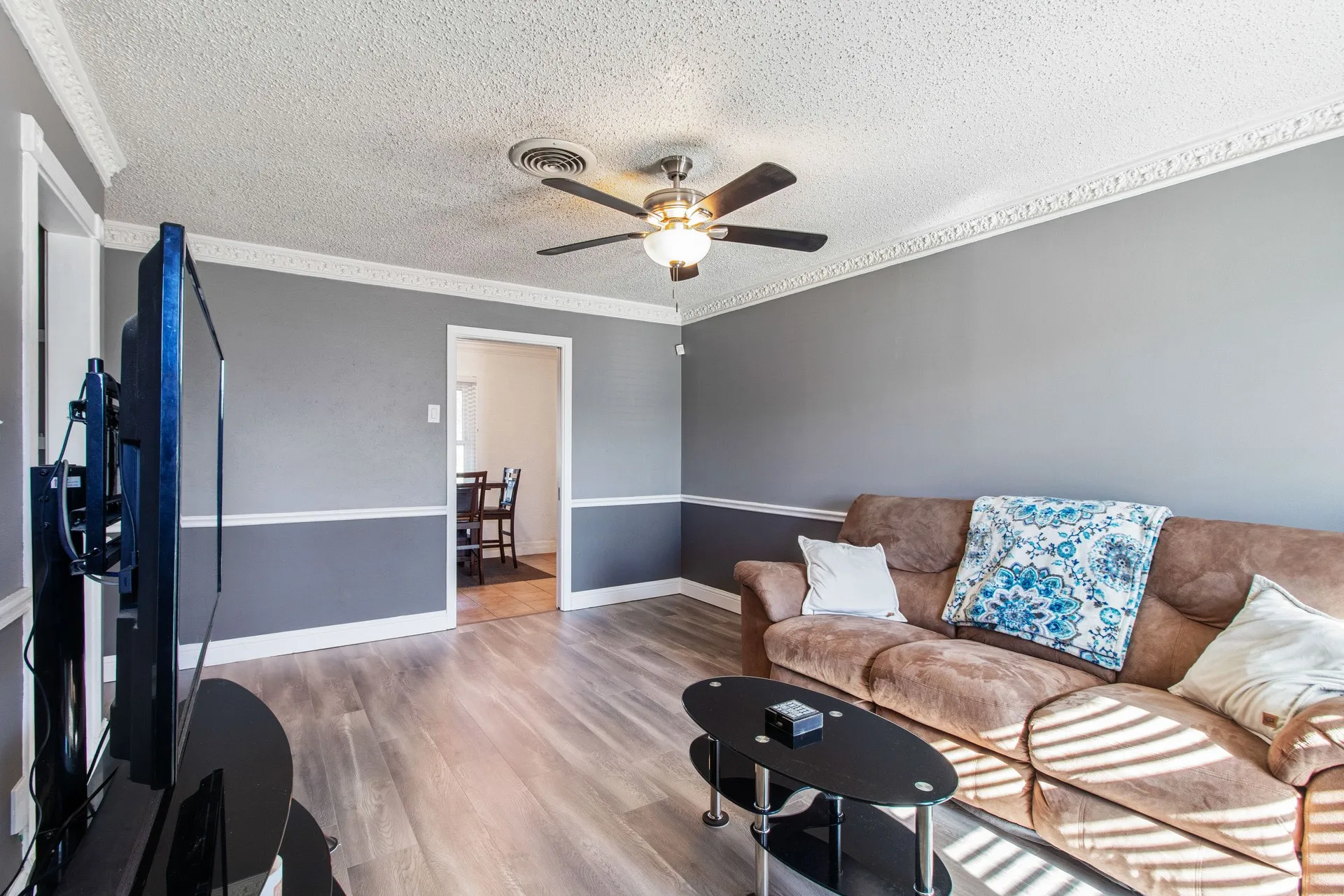 Single Family Residence For Sale in Tarrant County , 1616 Grantland Circle, Fort Worth, Texas 76112, 3 Bedroom, 1 Bathroom, 1 Garage spaces, 1,052 Sqft, built in 1957, mls#21203257, Real Estate Agent in Fort Worth, Homes For Sale in Tarrant county, Homes For Sale in Fort Worth, Realtor in Fort Worth Texas, Real Estate Brokerage Independent Realty Texas, Luminita Cordes Realtor