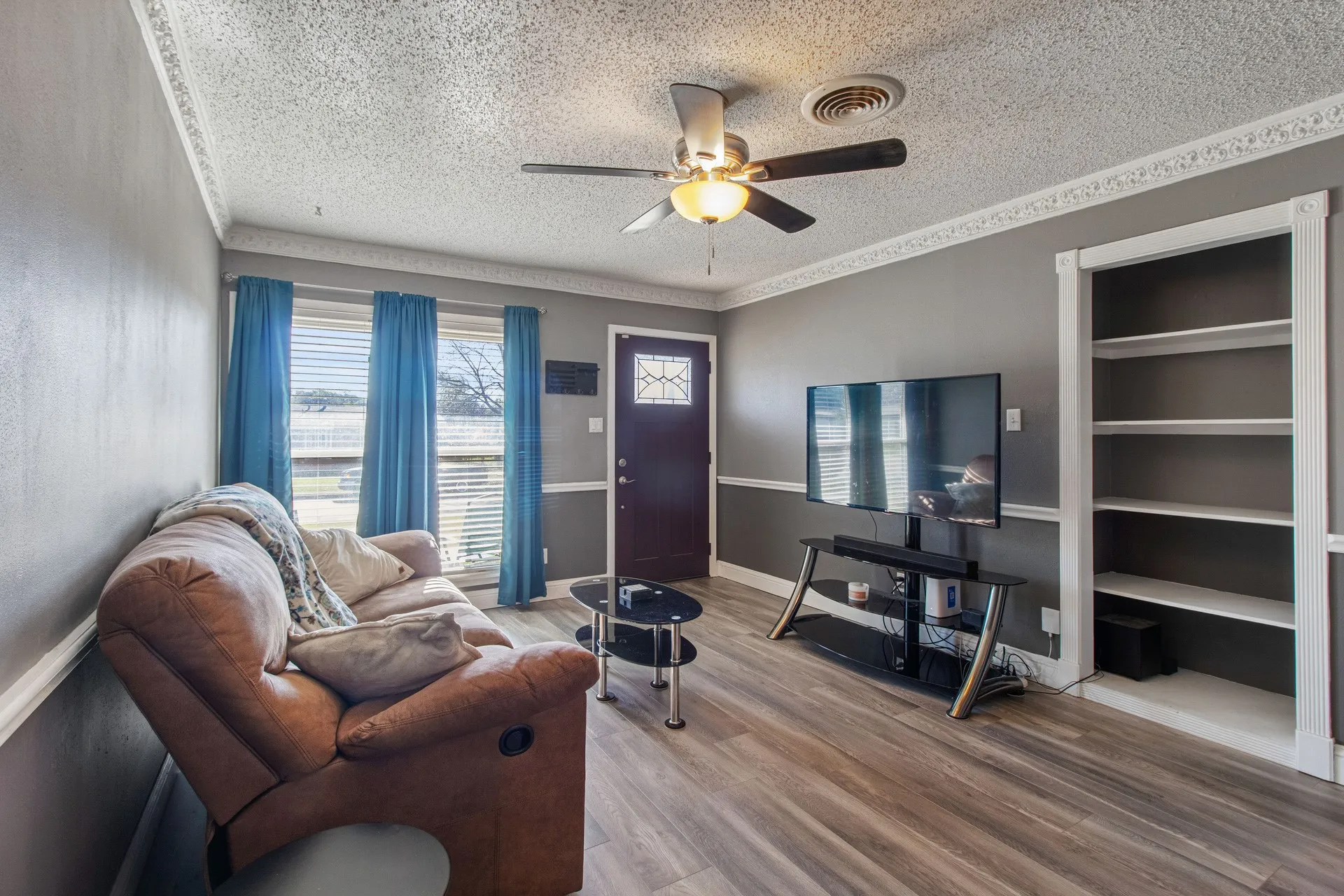 Single Family Residence For Sale in Tarrant County , 1616 Grantland Circle, Fort Worth, Texas 76112, 3 Bedroom, 1 Bathroom, 1 Garage spaces, 1,052 Sqft, built in 1957, mls#21203257, Real Estate Agent in Fort Worth, Homes For Sale in Tarrant county, Homes For Sale in Fort Worth, Realtor in Fort Worth Texas, Real Estate Brokerage Independent Realty Texas, Luminita Cordes Realtor
