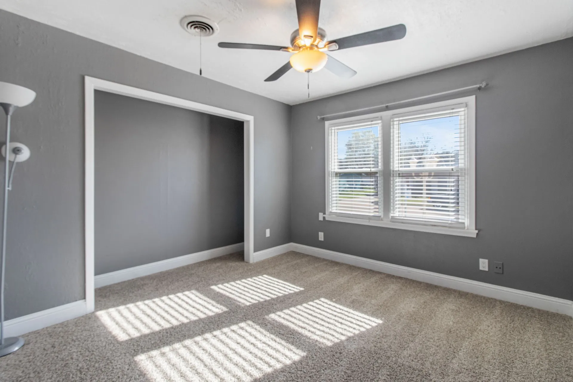 Single Family Residence For Sale in Tarrant County , 1616 Grantland Circle, Fort Worth, Texas 76112, 3 Bedroom, 1 Bathroom, 1 Garage spaces, 1,052 Sqft, built in 1957, mls#21203257, Real Estate Agent in Fort Worth, Homes For Sale in Tarrant county, Homes For Sale in Fort Worth, Realtor in Fort Worth Texas, Real Estate Brokerage Independent Realty Texas, Luminita Cordes Realtor
