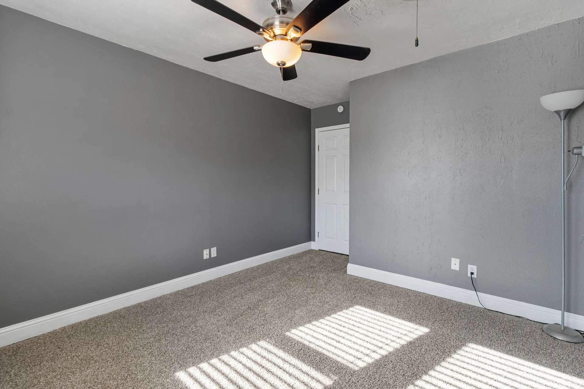 Single Family Residence For Sale in Tarrant County , 1616 Grantland Circle, Fort Worth, Texas 76112, 3 Bedroom, 1 Bathroom, 1 Garage spaces, 1,052 Sqft, built in 1957, mls#21203257, Real Estate Agent in Fort Worth, Homes For Sale in Tarrant county, Homes For Sale in Fort Worth, Realtor in Fort Worth Texas, Real Estate Brokerage Independent Realty Texas, Luminita Cordes Realtor