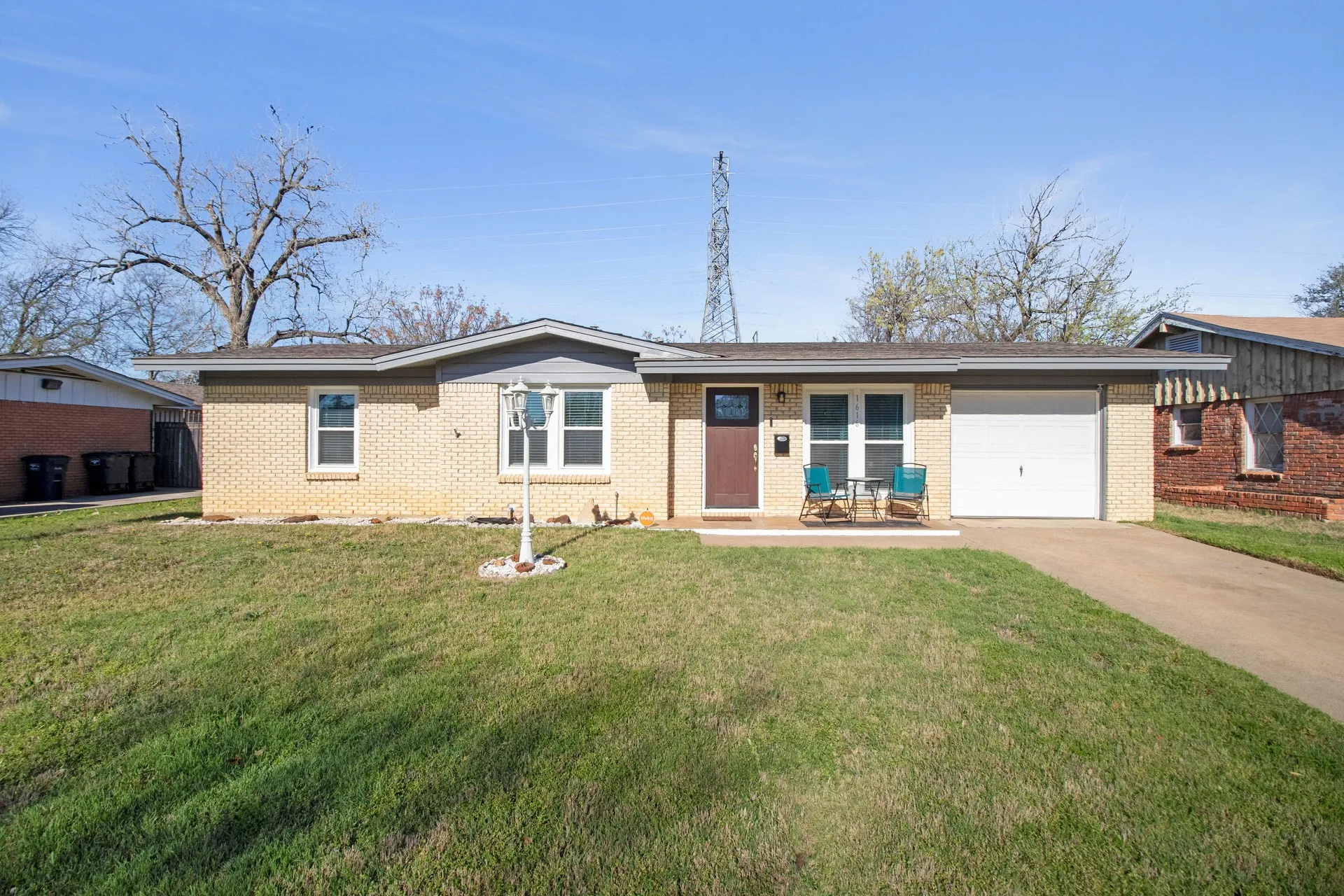 Single Family Residence For Sale in Tarrant County , 1616 Grantland Circle, Fort Worth, Texas 76112, 3 Bedroom, 1 Bathroom, 1 Garage spaces, 1,052 Sqft, built in 1957, mls#21203257, Real Estate Agent in Fort Worth, Homes For Sale in Tarrant county, Homes For Sale in Fort Worth, Realtor in Fort Worth Texas, Real Estate Brokerage Independent Realty Texas, Luminita Cordes Realtor