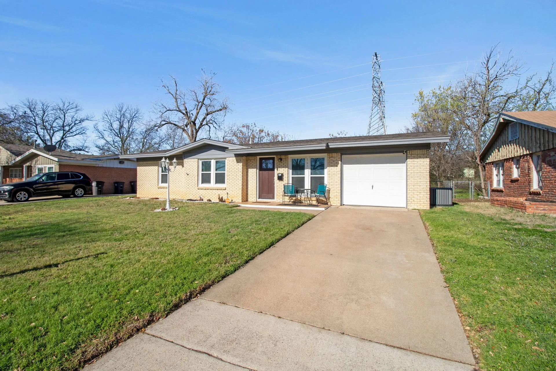 Single Family Residence For Sale in Tarrant County , 1616 Grantland Circle, Fort Worth, Texas 76112, 3 Bedroom, 1 Bathroom, 1 Garage spaces, 1,052 Sqft, built in 1957, mls#21203257, Real Estate Agent in Fort Worth, Homes For Sale in Tarrant county, Homes For Sale in Fort Worth, Realtor in Fort Worth Texas, Real Estate Brokerage Independent Realty Texas, Luminita Cordes Realtor
