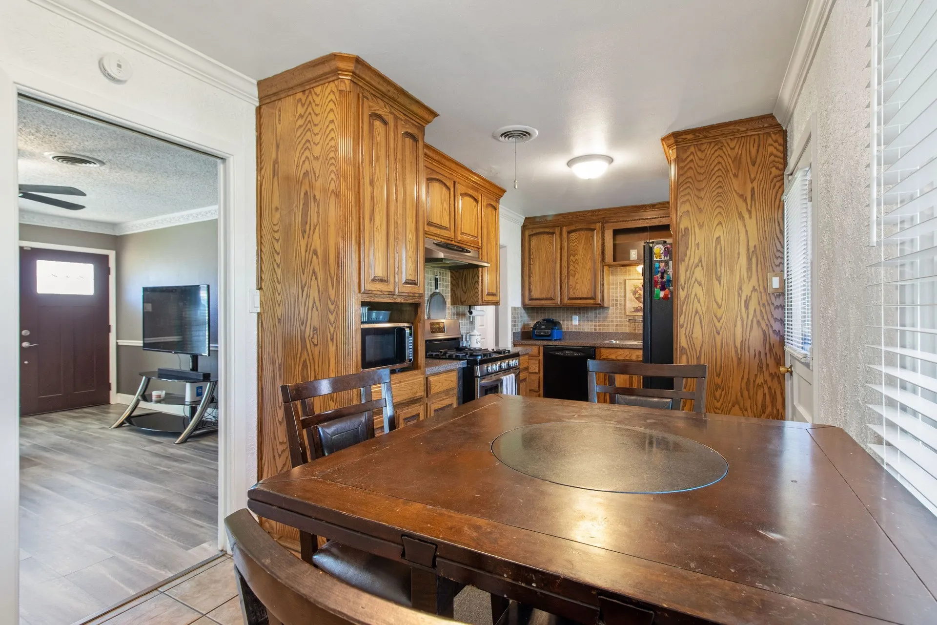 Single Family Residence For Sale in Tarrant County , 1616 Grantland Circle, Fort Worth, Texas 76112, 3 Bedroom, 1 Bathroom, 1 Garage spaces, 1,052 Sqft, built in 1957, mls#21203257, Real Estate Agent in Fort Worth, Homes For Sale in Tarrant county, Homes For Sale in Fort Worth, Realtor in Fort Worth Texas, Real Estate Brokerage Independent Realty Texas, Luminita Cordes Realtor