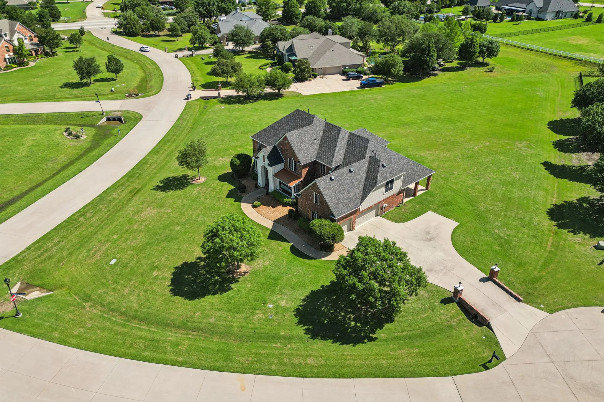 Corner lot on a cul-de-sac with plenty of parking space