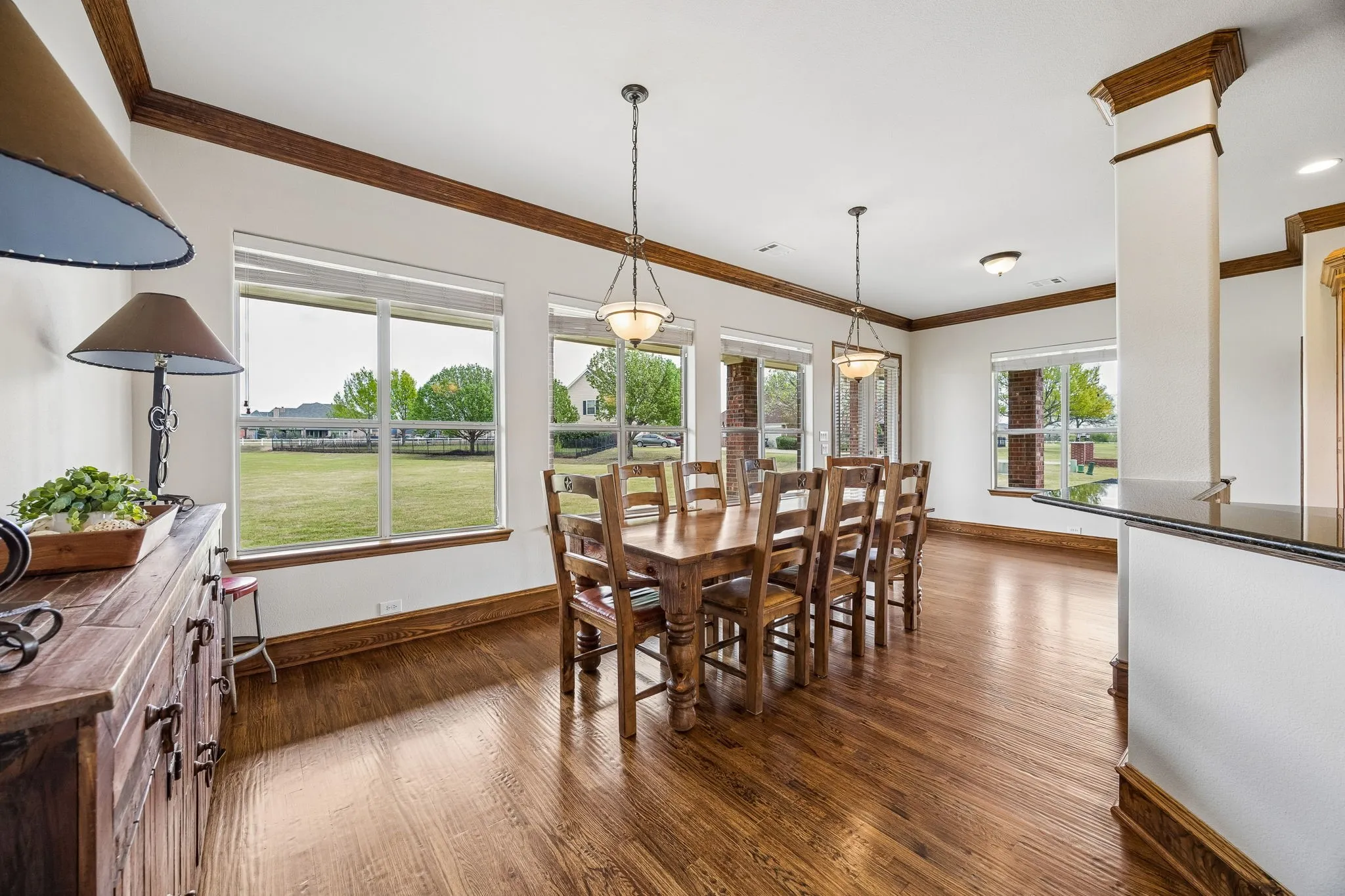 Large area for a table to eat in the kitchen
