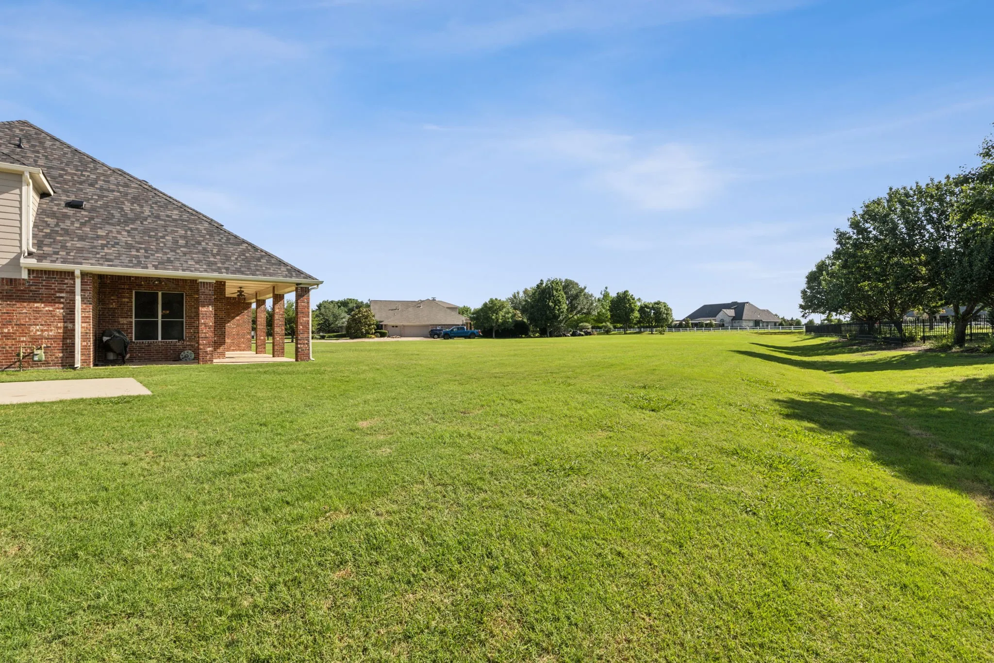 View down the side of the house towards the backyard