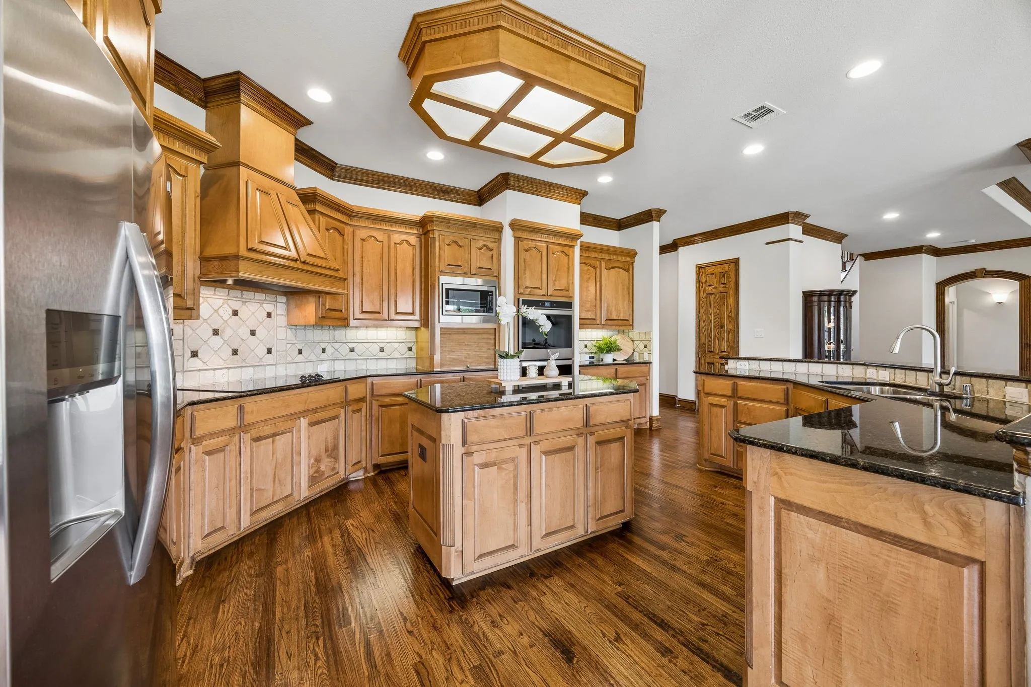 Kitchen with plenty of cabinets