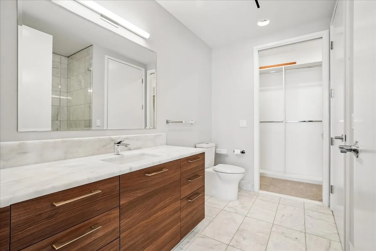 secondary en suite bathroom