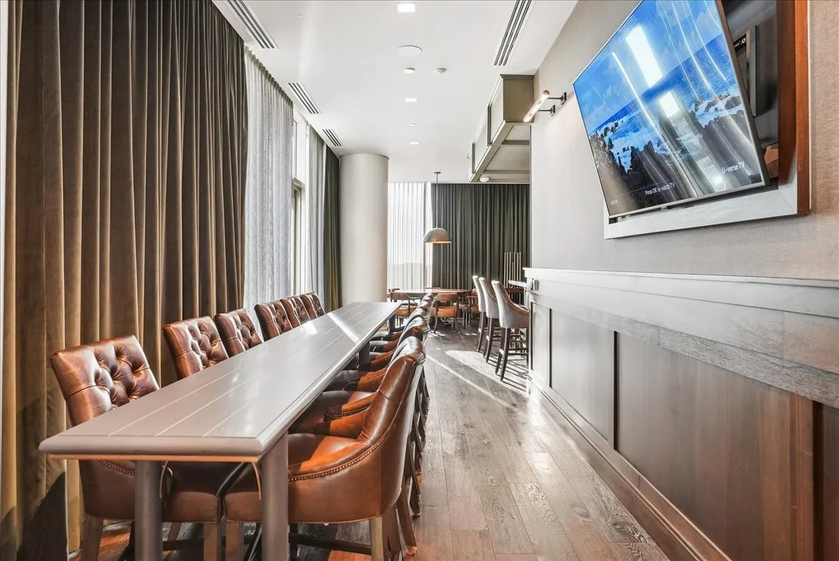 Owner's Lounge with bar, pool table, poker/card table and more!