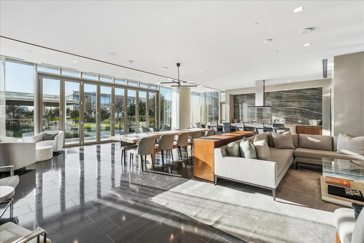 Aqua Lounge with full kitchen for entertaining and hosting large gatherings