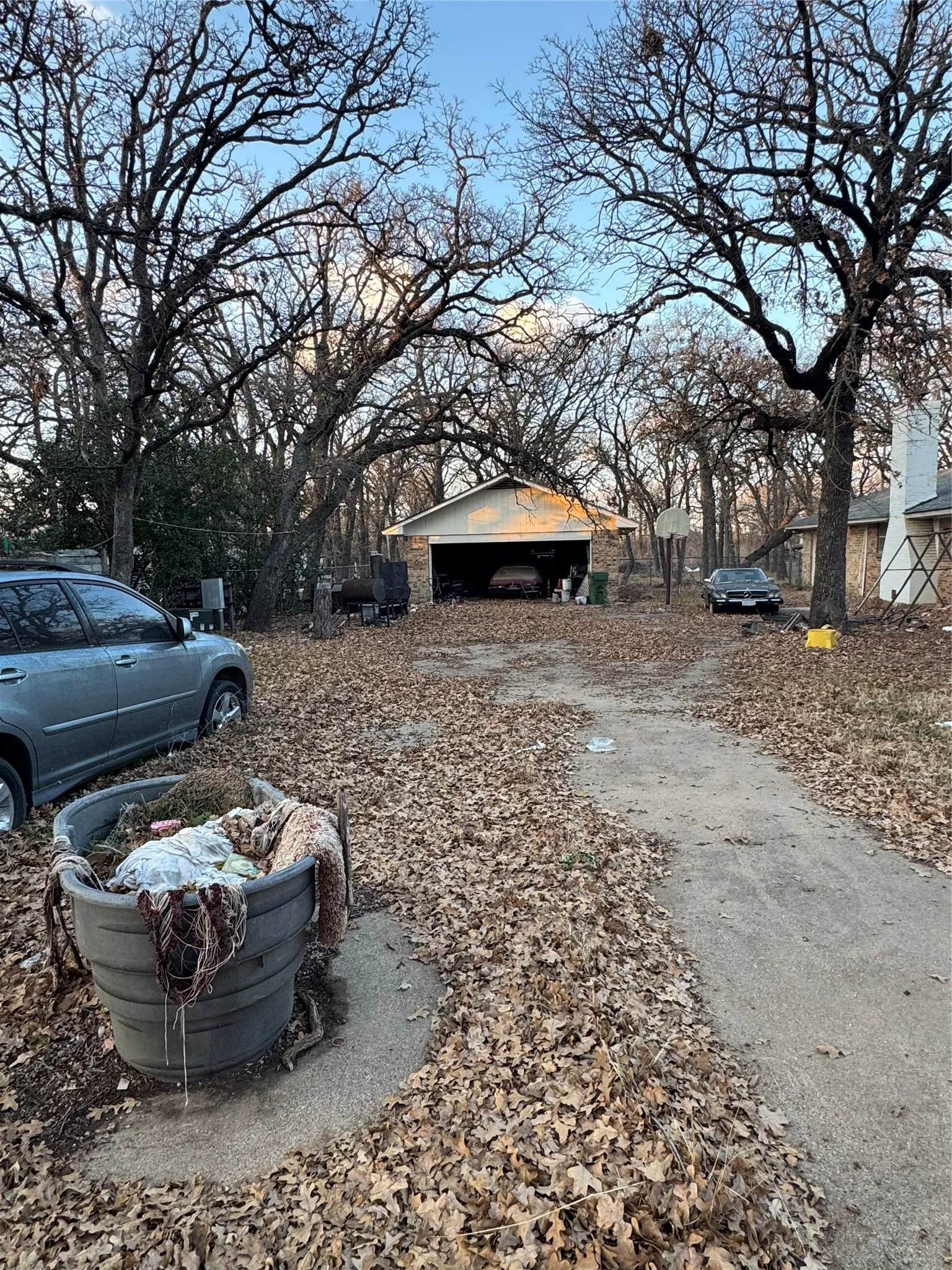 View of yard with an outbuilding