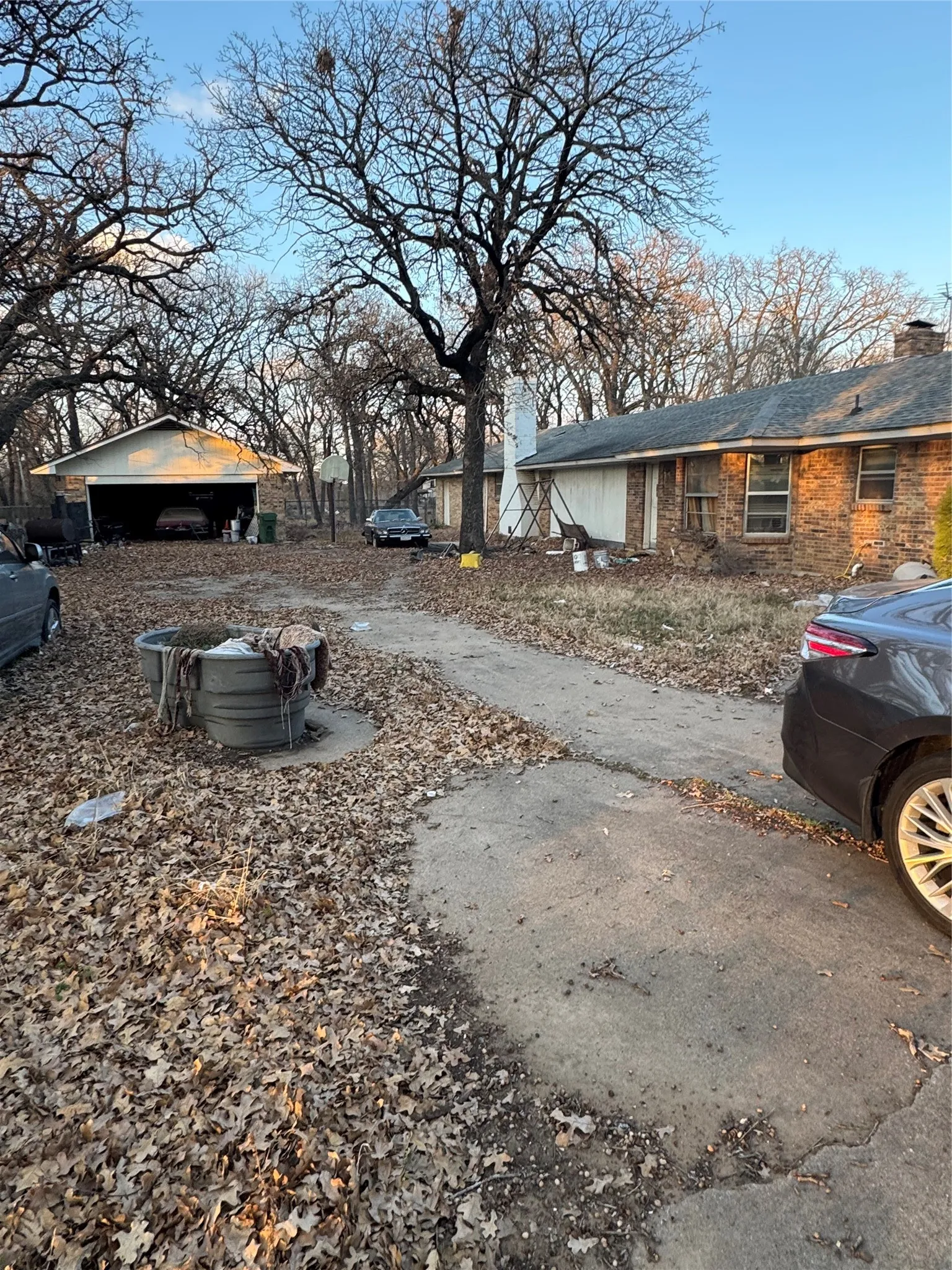 View of yard featuring an outdoor structure and driveway