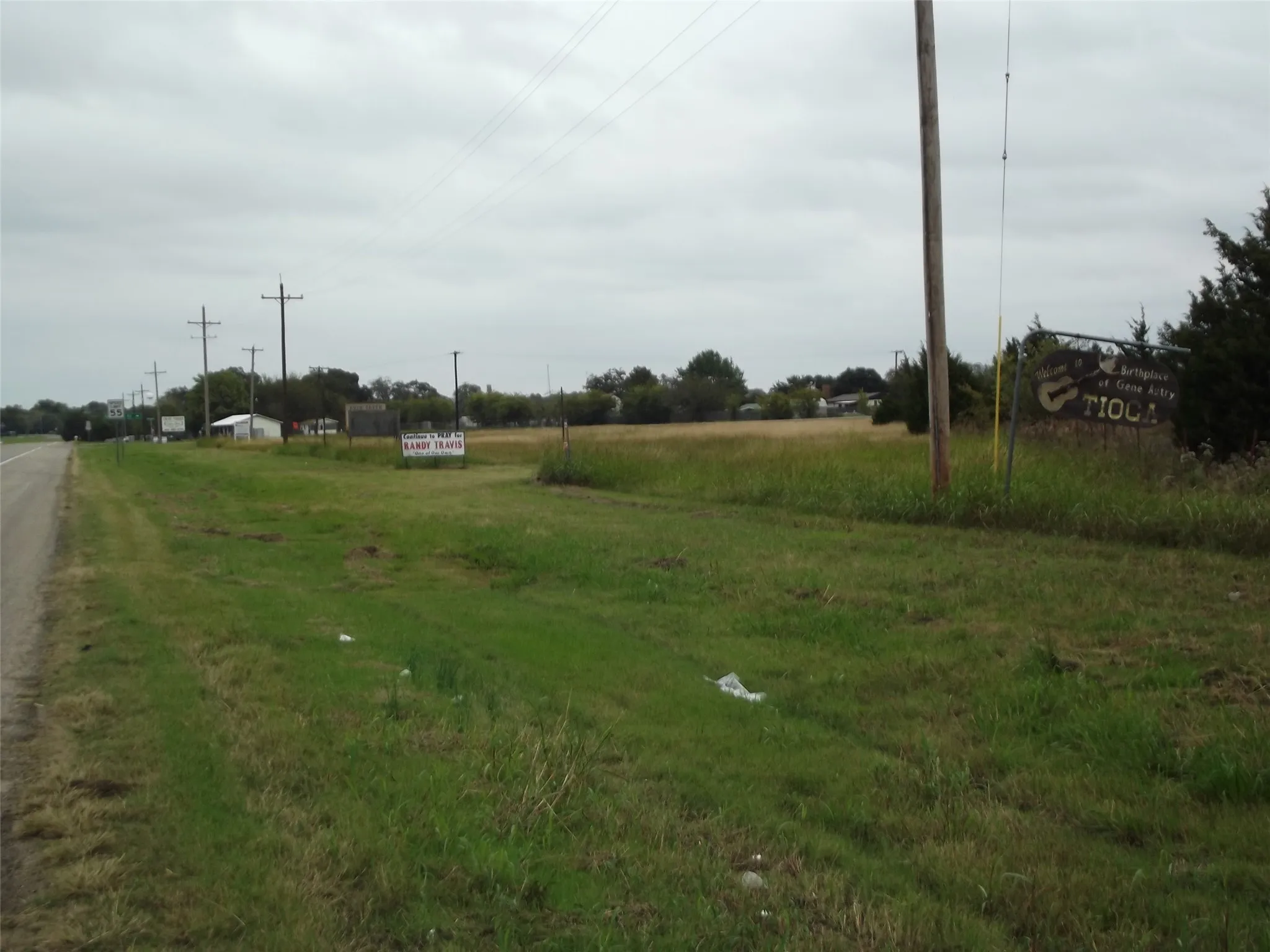 Looking north along Hwy 377 to the corner of Buck Creek Road.