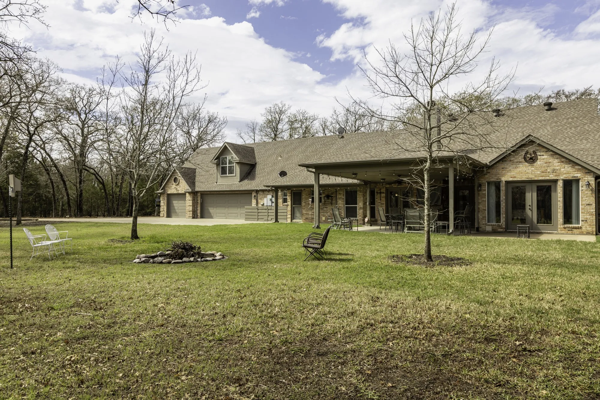Single Family Residence For Sale in Hunt County , 6675 County Road 2560, Quinlan, Texas 75474, 5 Bedroom, 4 Bathroom, 3 Garage spaces, 3,062 Sqft, built in 1999, Preowned, mls#21207804, Real Estate Agent in Quinlan, Homes For Sale in Hunt county, Homes For Sale in Quinlan, Realtor in Quinlan Texas, Real Estate Brokerage Independent Realty Texas, Luminita Cordes Realtor