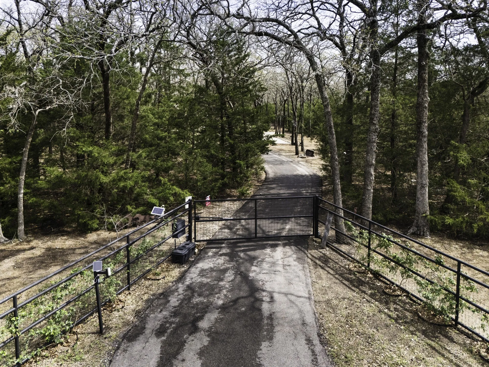 Single Family Residence For Sale in Hunt County , 6675 County Road 2560, Quinlan, Texas 75474, 5 Bedroom, 4 Bathroom, 3 Garage spaces, 3,062 Sqft, built in 1999, Preowned, mls#21207804, Real Estate Agent in Quinlan, Homes For Sale in Hunt county, Homes For Sale in Quinlan, Realtor in Quinlan Texas, Real Estate Brokerage Independent Realty Texas, Luminita Cordes Realtor