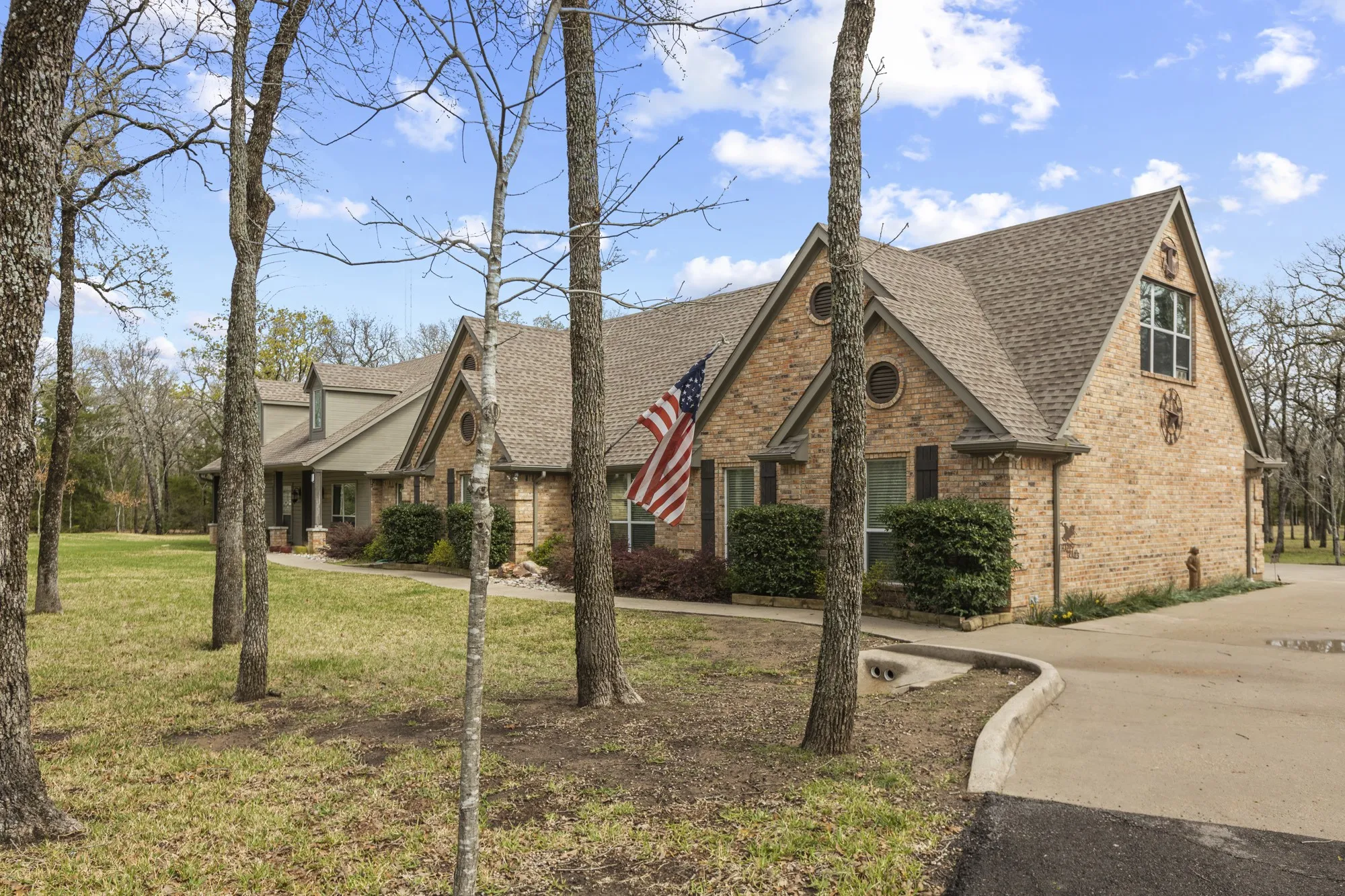 Single Family Residence For Sale in Hunt County , 6675 County Road 2560, Quinlan, Texas 75474, 5 Bedroom, 4 Bathroom, 3 Garage spaces, 3,062 Sqft, built in 1999, Preowned, mls#21207804, Real Estate Agent in Quinlan, Homes For Sale in Hunt county, Homes For Sale in Quinlan, Realtor in Quinlan Texas, Real Estate Brokerage Independent Realty Texas, Luminita Cordes Realtor