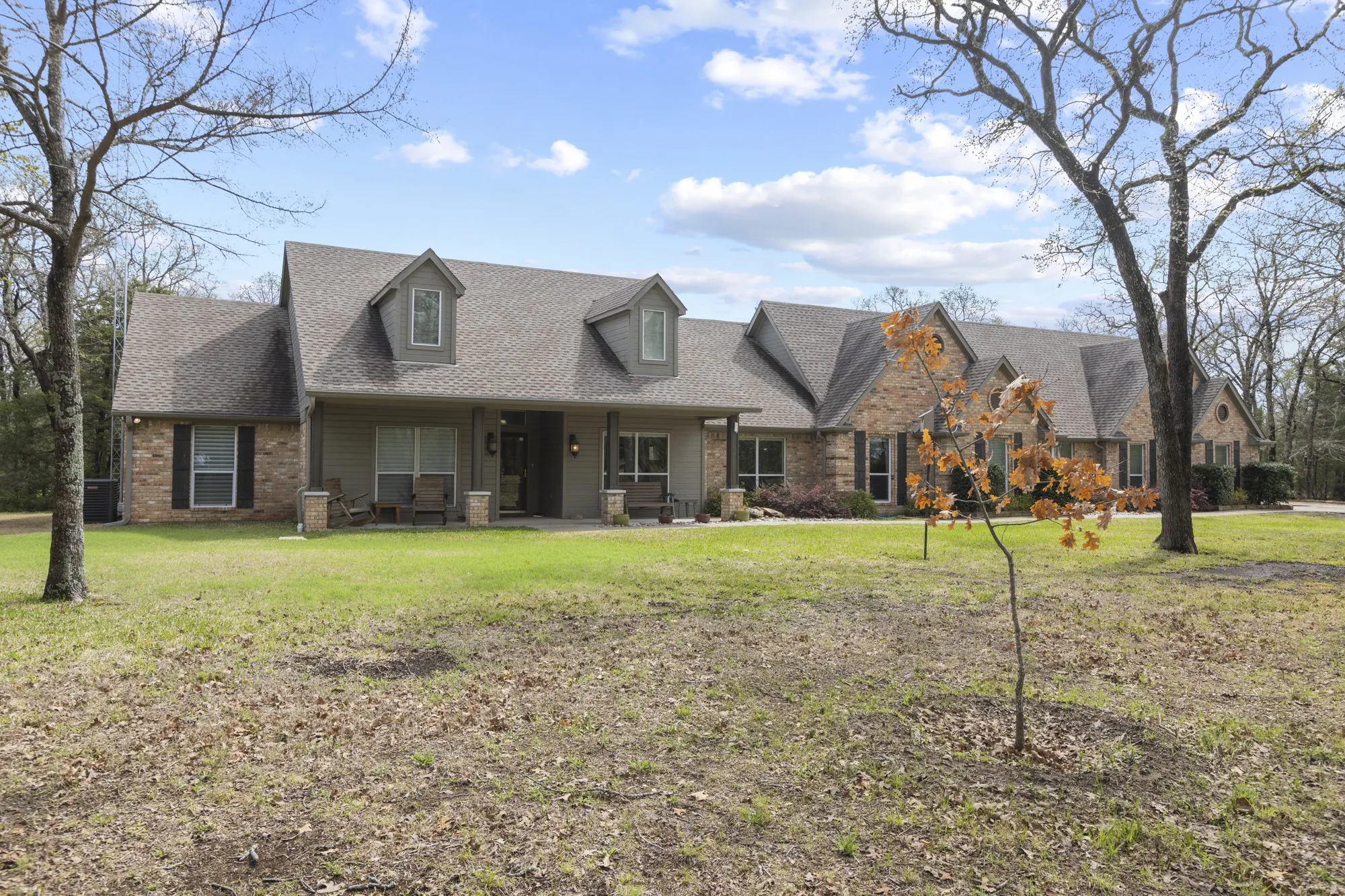 Single Family Residence For Sale in Hunt County , 6675 County Road 2560, Quinlan, Texas 75474, 5 Bedroom, 4 Bathroom, 3 Garage spaces, 3,062 Sqft, built in 1999, Preowned, mls#21207804, Real Estate Agent in Quinlan, Homes For Sale in Hunt county, Homes For Sale in Quinlan, Realtor in Quinlan Texas, Real Estate Brokerage Independent Realty Texas, Luminita Cordes Realtor