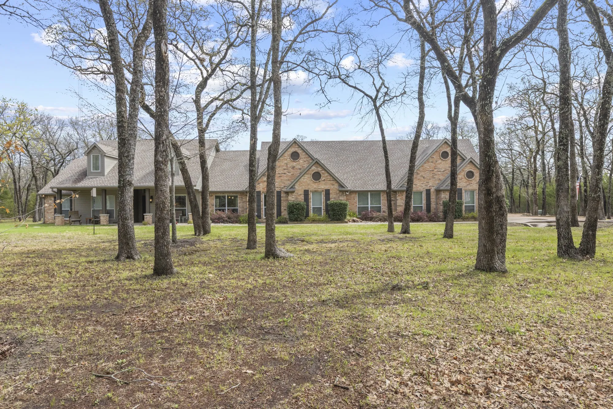 Single Family Residence For Sale in Hunt County , 6675 County Road 2560, Quinlan, Texas 75474, 5 Bedroom, 4 Bathroom, 3 Garage spaces, 3,062 Sqft, built in 1999, Preowned, mls#21207804, Real Estate Agent in Quinlan, Homes For Sale in Hunt county, Homes For Sale in Quinlan, Realtor in Quinlan Texas, Real Estate Brokerage Independent Realty Texas, Luminita Cordes Realtor