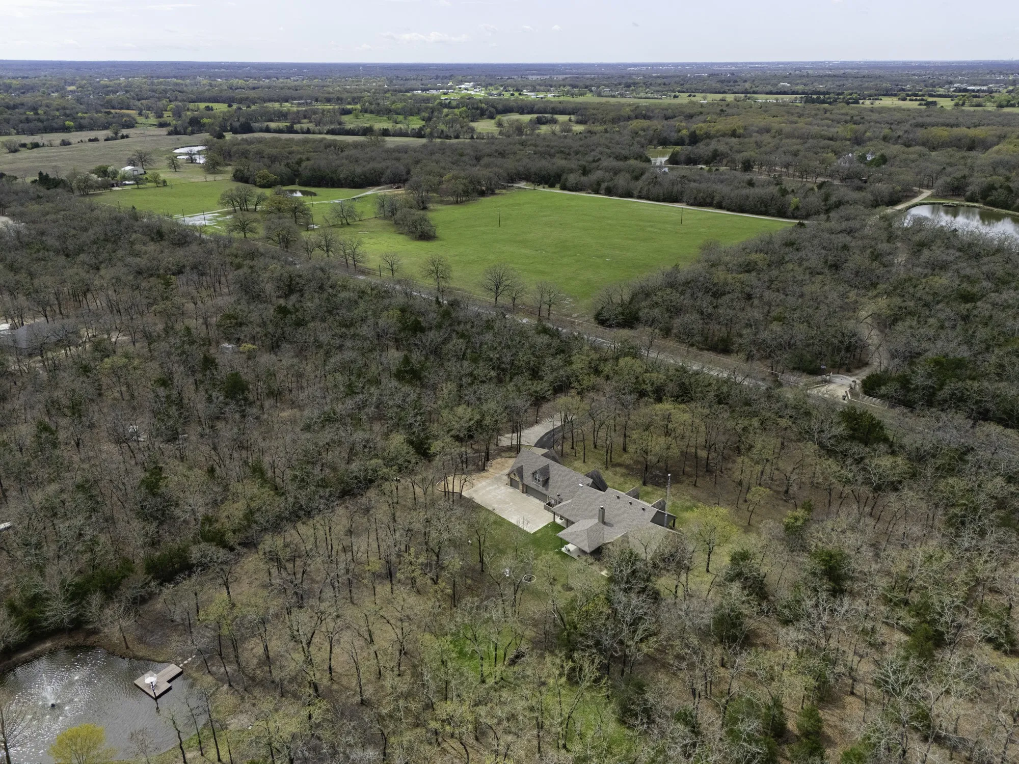 Single Family Residence For Sale in Hunt County , 6675 County Road 2560, Quinlan, Texas 75474, 5 Bedroom, 4 Bathroom, 3 Garage spaces, 3,062 Sqft, built in 1999, Preowned, mls#21207804, Real Estate Agent in Quinlan, Homes For Sale in Hunt county, Homes For Sale in Quinlan, Realtor in Quinlan Texas, Real Estate Brokerage Independent Realty Texas, Luminita Cordes Realtor