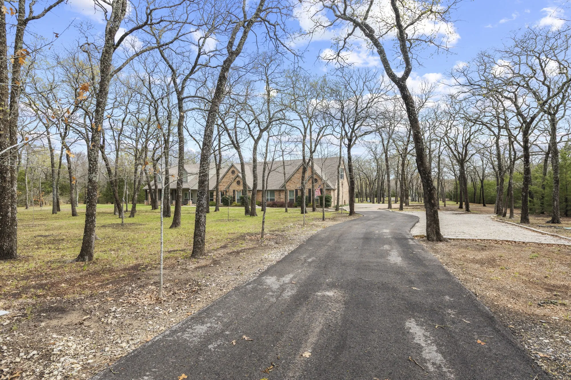 Single Family Residence For Sale in Hunt County , 6675 County Road 2560, Quinlan, Texas 75474, 5 Bedroom, 4 Bathroom, 3 Garage spaces, 3,062 Sqft, built in 1999, Preowned, mls#21207804, Real Estate Agent in Quinlan, Homes For Sale in Hunt county, Homes For Sale in Quinlan, Realtor in Quinlan Texas, Real Estate Brokerage Independent Realty Texas, Luminita Cordes Realtor