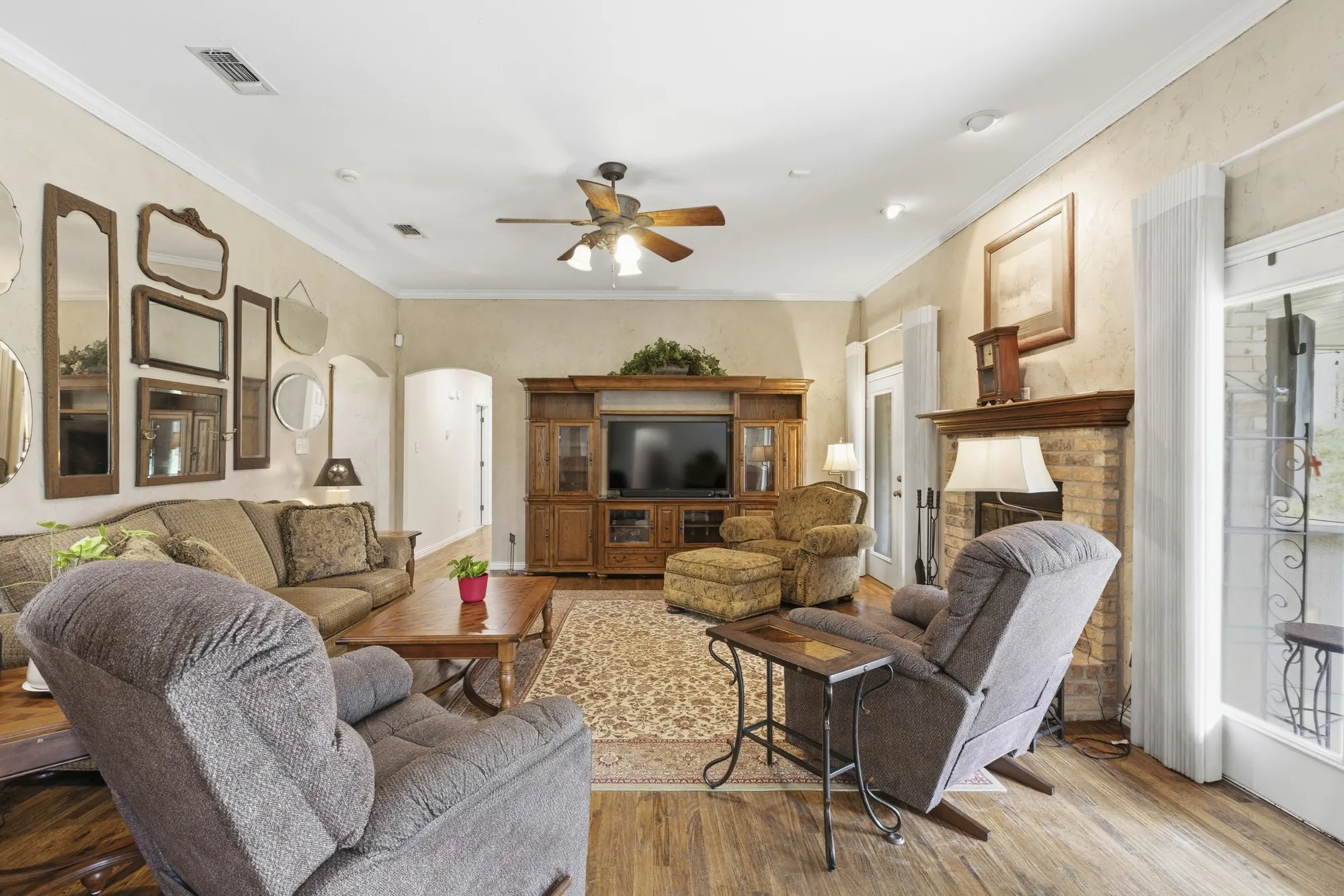 Single Family Residence For Sale in Hunt County , 6675 County Road 2560, Quinlan, Texas 75474, 5 Bedroom, 4 Bathroom, 3 Garage spaces, 3,062 Sqft, built in 1999, Preowned, mls#21207804, Real Estate Agent in Quinlan, Homes For Sale in Hunt county, Homes For Sale in Quinlan, Realtor in Quinlan Texas, Real Estate Brokerage Independent Realty Texas, Luminita Cordes Realtor