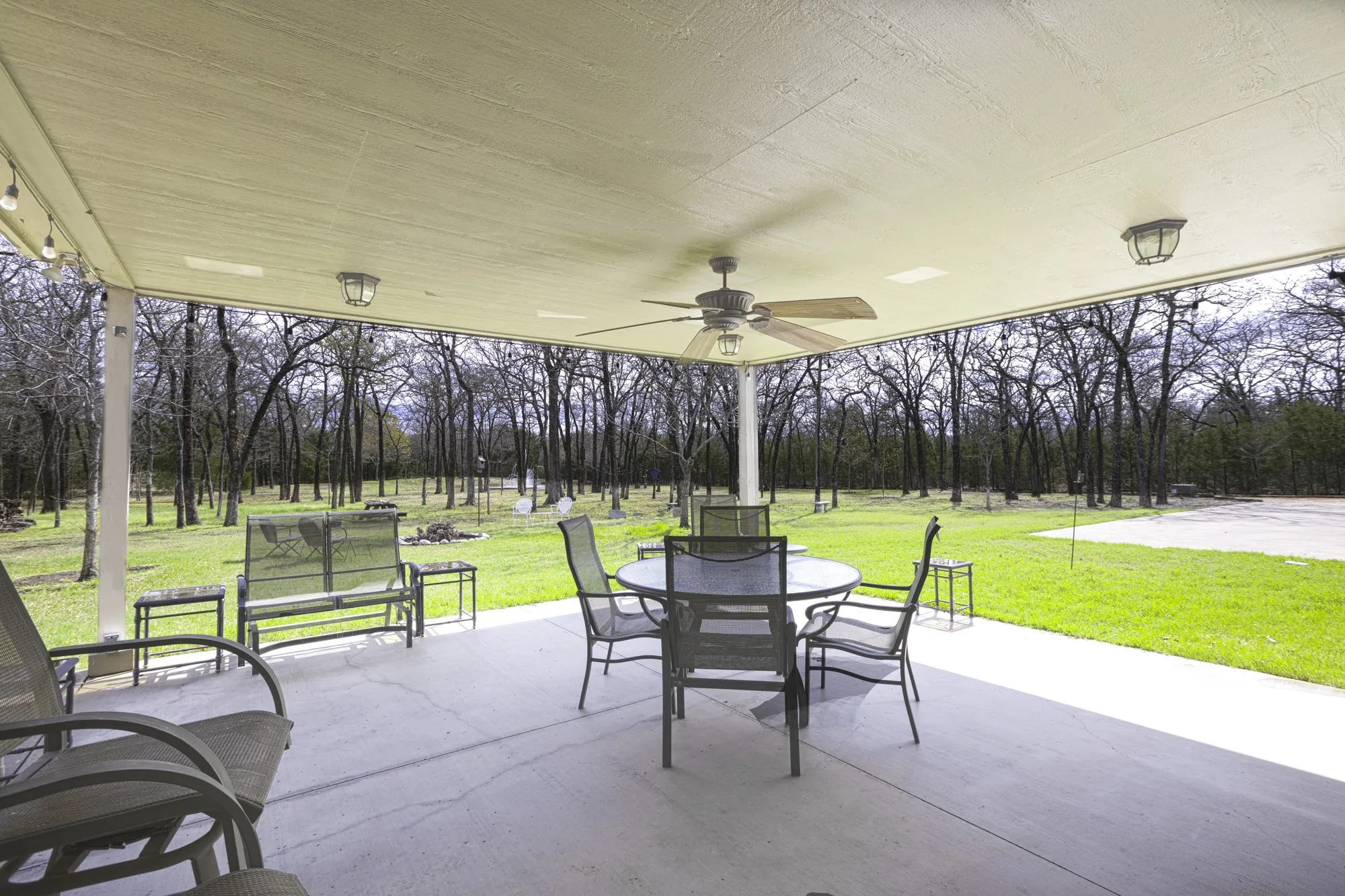 Single Family Residence For Sale in Hunt County , 6675 County Road 2560, Quinlan, Texas 75474, 5 Bedroom, 4 Bathroom, 3 Garage spaces, 3,062 Sqft, built in 1999, Preowned, mls#21207804, Real Estate Agent in Quinlan, Homes For Sale in Hunt county, Homes For Sale in Quinlan, Realtor in Quinlan Texas, Real Estate Brokerage Independent Realty Texas, Luminita Cordes Realtor