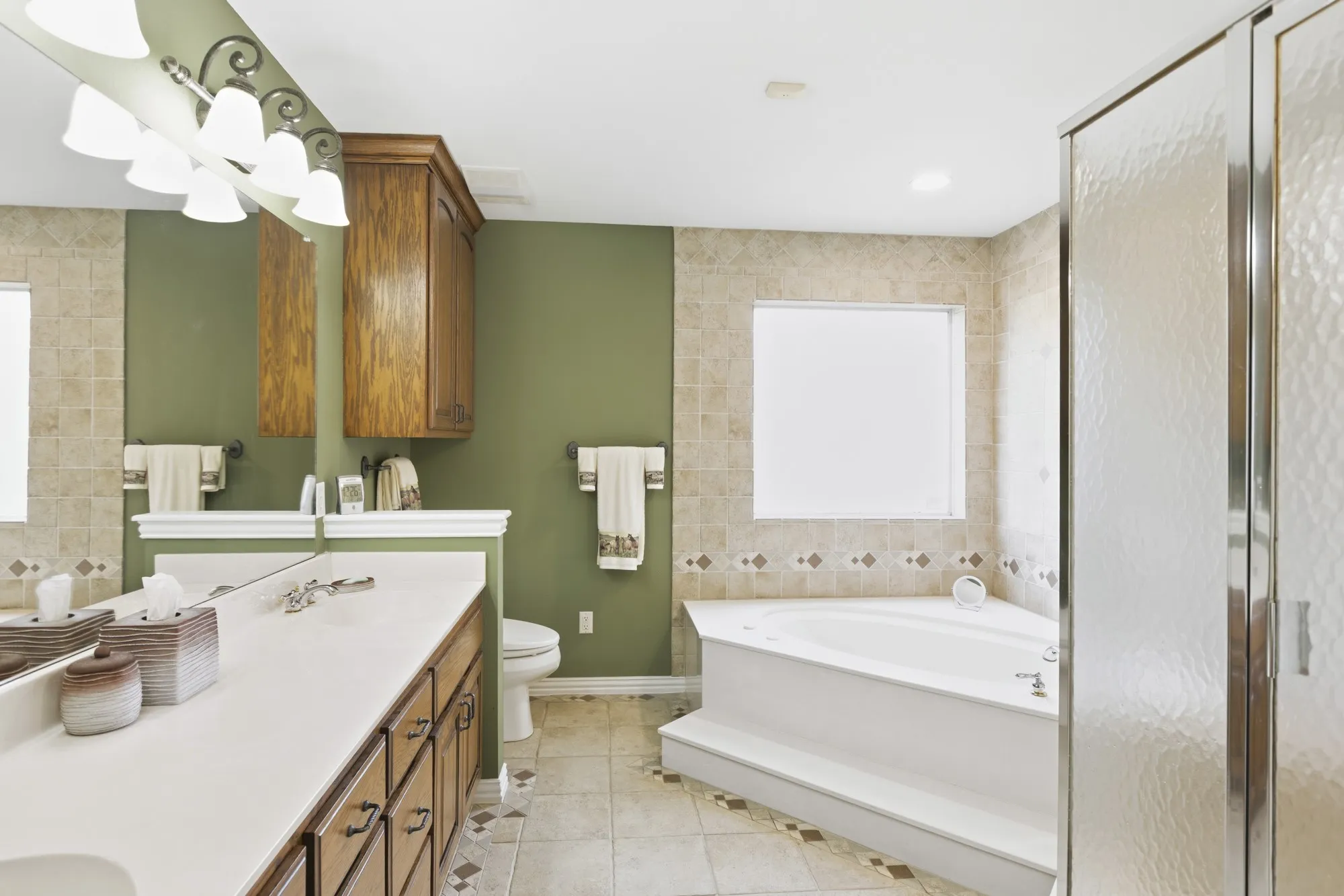 Single Family Residence For Sale in Hunt County , 6675 County Road 2560, Quinlan, Texas 75474, 5 Bedroom, 4 Bathroom, 3 Garage spaces, 3,062 Sqft, built in 1999, Preowned, mls#21207804, Real Estate Agent in Quinlan, Homes For Sale in Hunt county, Homes For Sale in Quinlan, Realtor in Quinlan Texas, Real Estate Brokerage Independent Realty Texas, Luminita Cordes Realtor