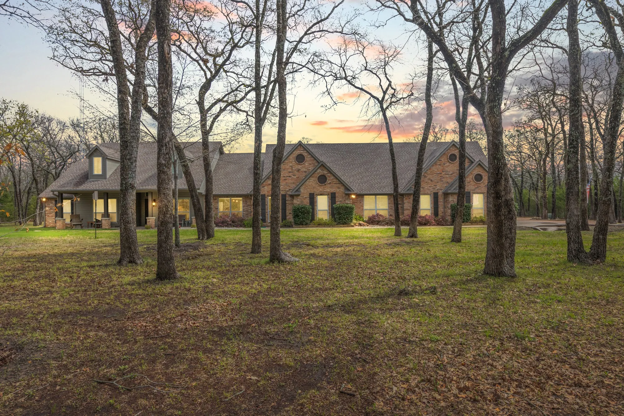 Single Family Residence For Sale in Hunt County , 6675 County Road 2560, Quinlan, Texas 75474, 5 Bedroom, 4 Bathroom, 3 Garage spaces, 3,062 Sqft, built in 1999, Preowned, mls#21207804, Real Estate Agent in Quinlan, Homes For Sale in Hunt county, Homes For Sale in Quinlan, Realtor in Quinlan Texas, Real Estate Brokerage Independent Realty Texas, Luminita Cordes Realtor