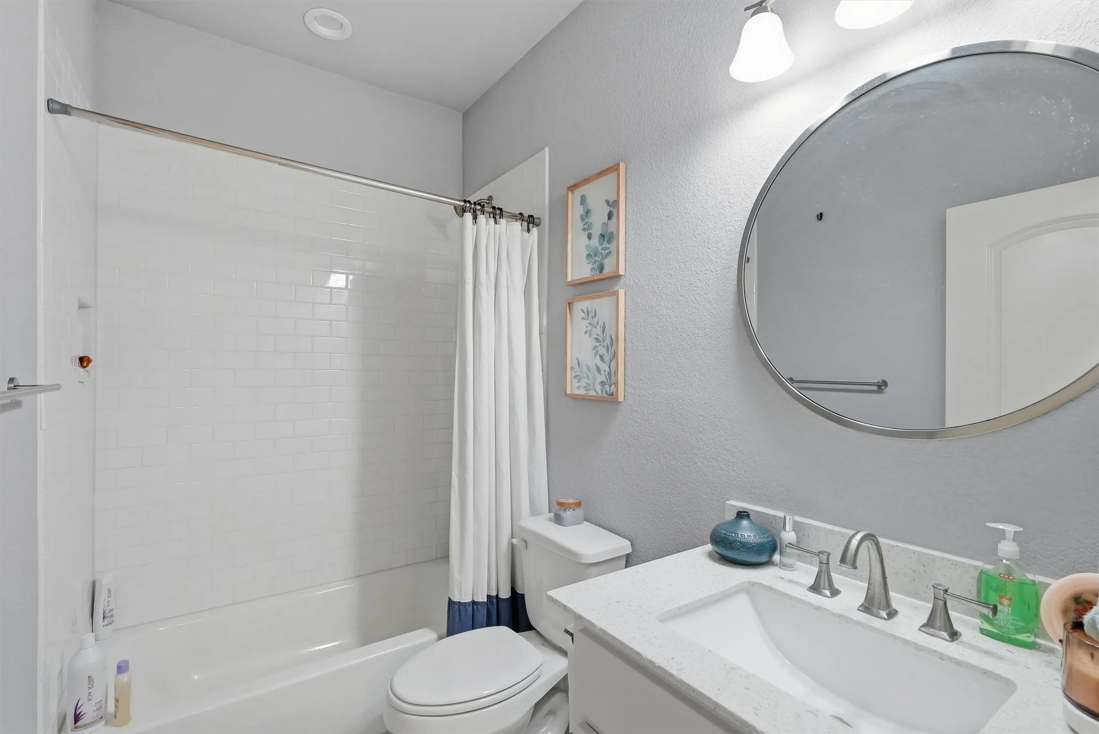 Single Family Residence For Sale in Hood County , 4004 Gallivant Drive, Granbury, Texas 76049, 3 Bedroom, 2 Bathroom, 2 Garage spaces, 1,610 Sqft, built in 2021, Preowned, mls#21191526, Real Estate Agent in Granbury, Homes For Sale in Hood county, Homes For Sale in Granbury, Realtor in Granbury Texas, Real Estate Brokerage Independent Realty Texas, Luminita Cordes Realtor