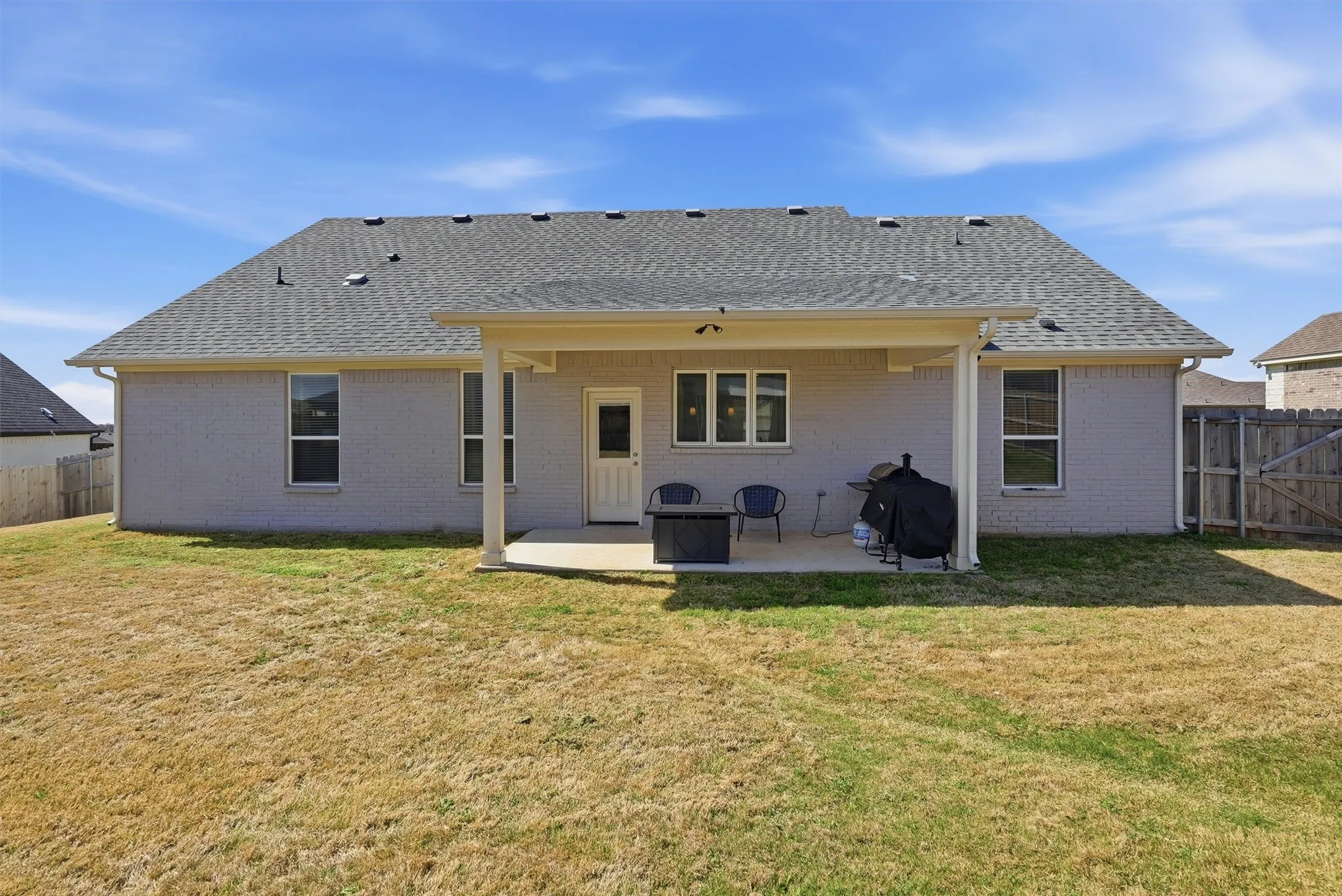 Single Family Residence For Sale in Hood County , 4004 Gallivant Drive, Granbury, Texas 76049, 3 Bedroom, 2 Bathroom, 2 Garage spaces, 1,610 Sqft, built in 2021, Preowned, mls#21191526, Real Estate Agent in Granbury, Homes For Sale in Hood county, Homes For Sale in Granbury, Realtor in Granbury Texas, Real Estate Brokerage Independent Realty Texas, Luminita Cordes Realtor