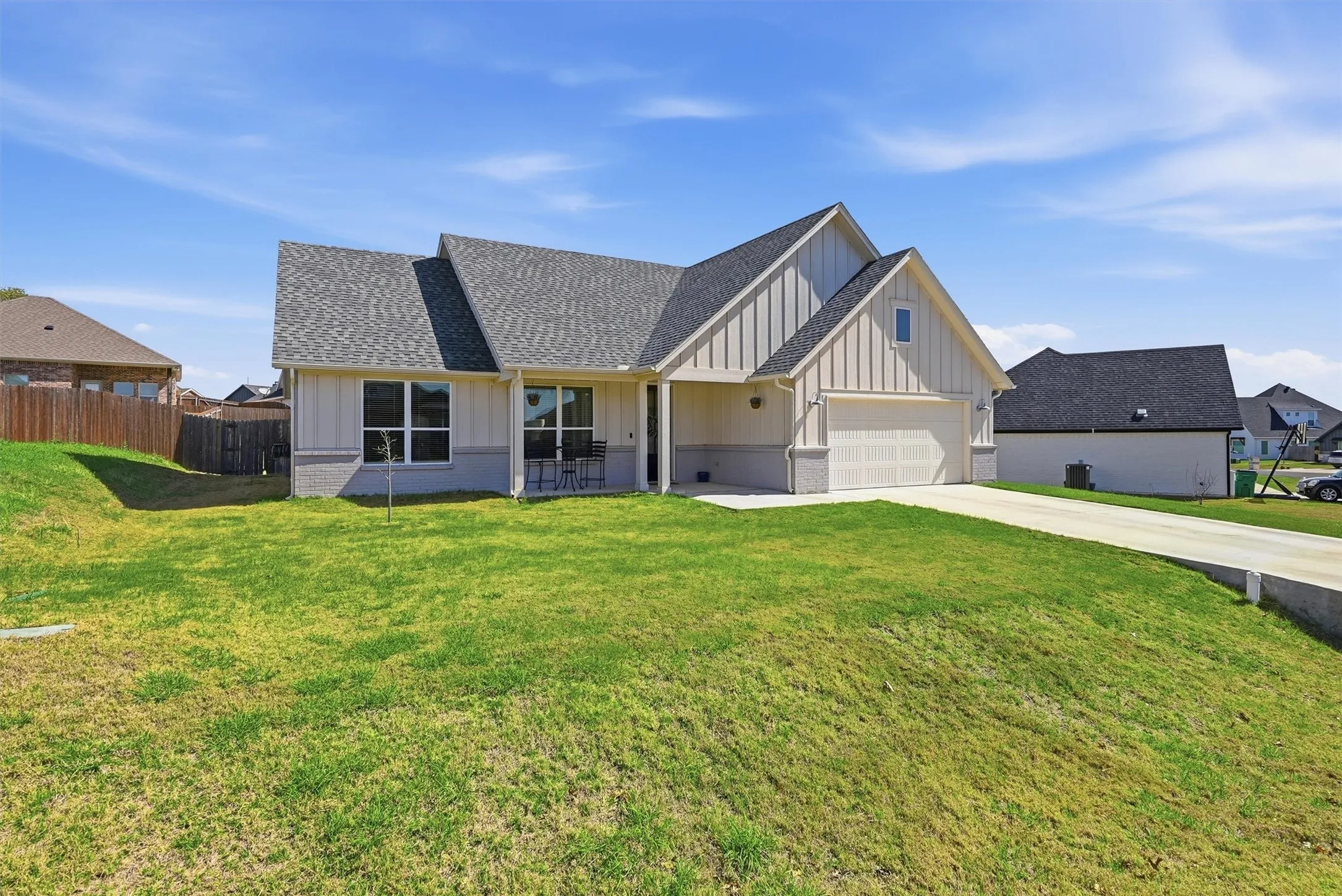Single Family Residence For Sale in Hood County , 4004 Gallivant Drive, Granbury, Texas 76049, 3 Bedroom, 2 Bathroom, 2 Garage spaces, 1,610 Sqft, built in 2021, Preowned, mls#21191526, Real Estate Agent in Granbury, Homes For Sale in Hood county, Homes For Sale in Granbury, Realtor in Granbury Texas, Real Estate Brokerage Independent Realty Texas, Luminita Cordes Realtor