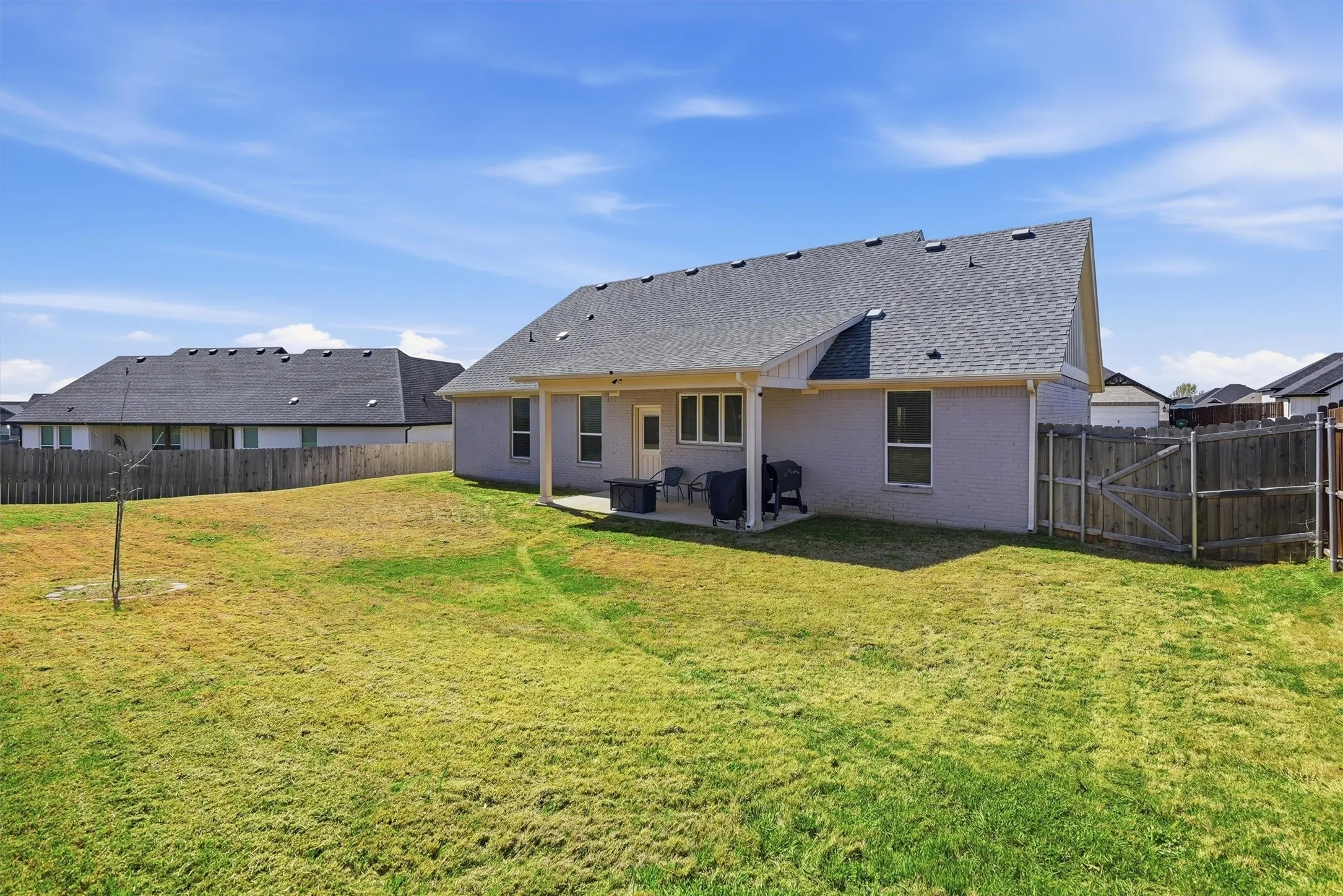 Single Family Residence For Sale in Hood County , 4004 Gallivant Drive, Granbury, Texas 76049, 3 Bedroom, 2 Bathroom, 2 Garage spaces, 1,610 Sqft, built in 2021, Preowned, mls#21191526, Real Estate Agent in Granbury, Homes For Sale in Hood county, Homes For Sale in Granbury, Realtor in Granbury Texas, Real Estate Brokerage Independent Realty Texas, Luminita Cordes Realtor