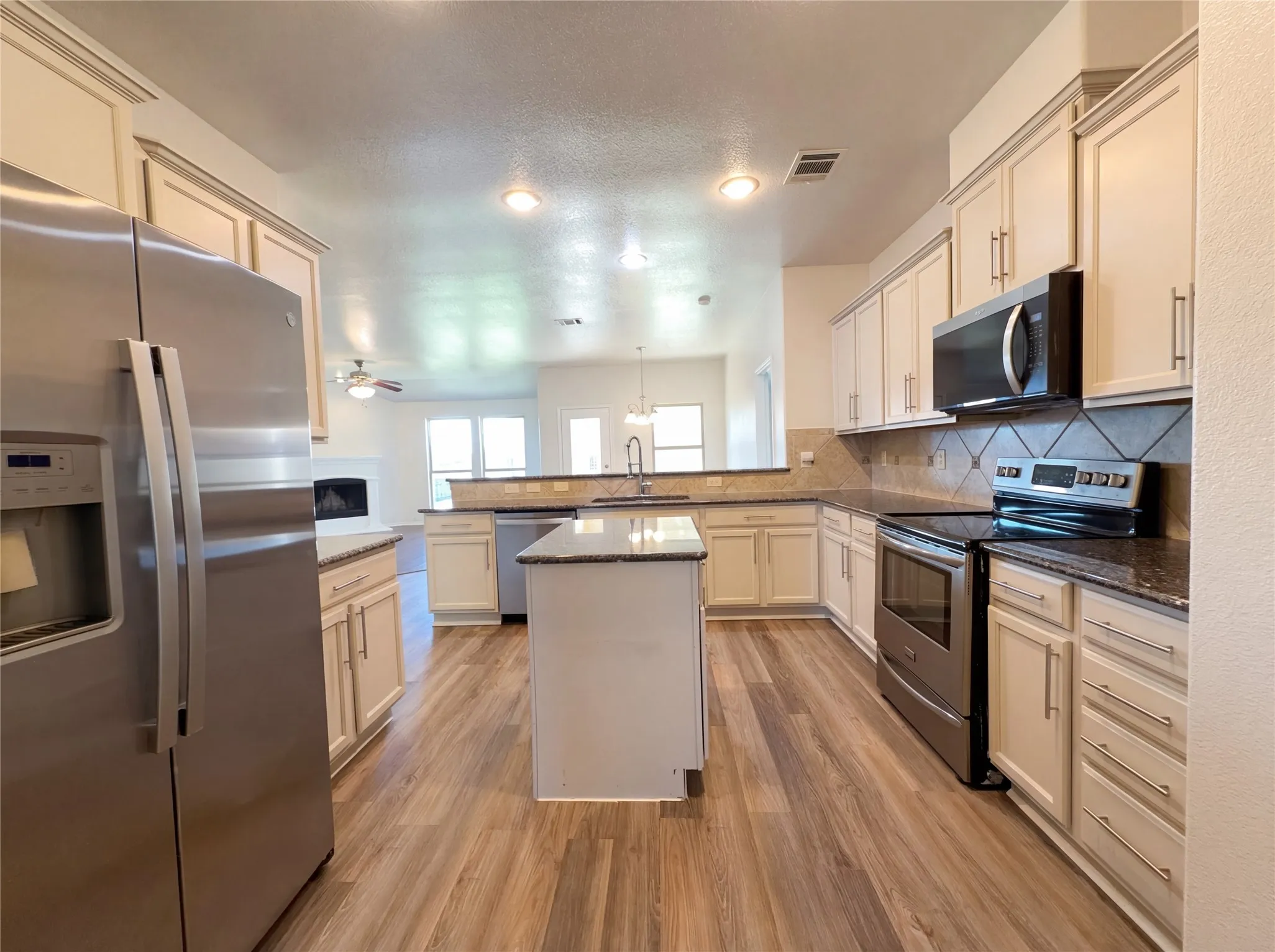 Single Family Residence For Sale in Denton County , 5591 Coventry Drive, Prosper, Texas 75078, 4 Bedroom, 2 Bathroom, 2 Garage spaces, 1,840 Sqft, built in 2014, Preowned, mls#21208393, Real Estate Agent in Prosper, Homes For Sale in Denton county, Homes For Sale in Prosper, Realtor in Prosper Texas, Real Estate Brokerage Independent Realty Texas, Luminita Cordes Realtor