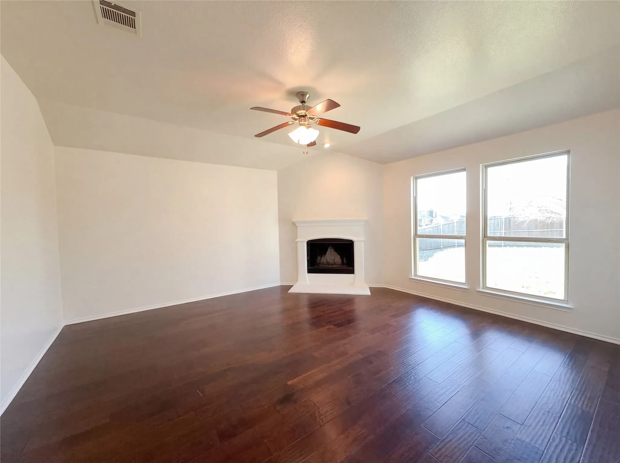 Single Family Residence For Sale in Denton County , 5591 Coventry Drive, Prosper, Texas 75078, 4 Bedroom, 2 Bathroom, 2 Garage spaces, 1,840 Sqft, built in 2014, Preowned, mls#21208393, Real Estate Agent in Prosper, Homes For Sale in Denton county, Homes For Sale in Prosper, Realtor in Prosper Texas, Real Estate Brokerage Independent Realty Texas, Luminita Cordes Realtor