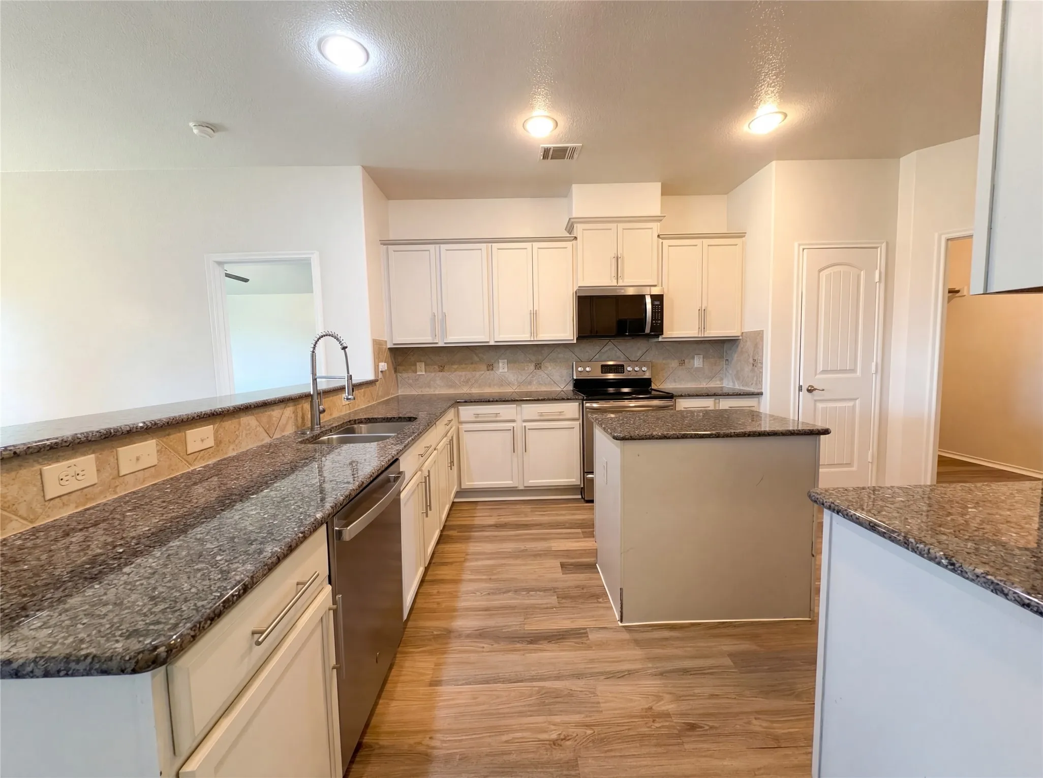 Single Family Residence For Sale in Denton County , 5591 Coventry Drive, Prosper, Texas 75078, 4 Bedroom, 2 Bathroom, 2 Garage spaces, 1,840 Sqft, built in 2014, Preowned, mls#21208393, Real Estate Agent in Prosper, Homes For Sale in Denton county, Homes For Sale in Prosper, Realtor in Prosper Texas, Real Estate Brokerage Independent Realty Texas, Luminita Cordes Realtor