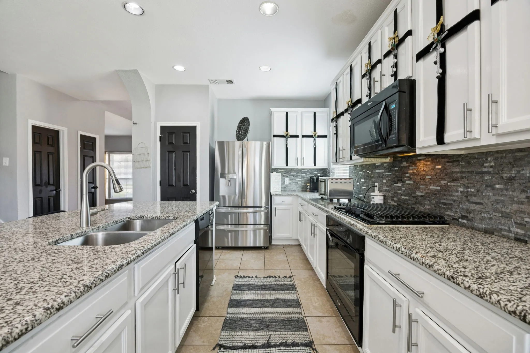 Single Family Residence For Sale in Dallas County , 633 Daisy Drive, De Soto, Texas 75115, 4 Bedroom, 3 Bathroom, 2 Garage spaces, 2,636 Sqft, built in 2003, Preowned, mls#21206119, Real Estate Agent in De Soto, Homes For Sale in Dallas county, Homes For Sale in De Soto, Realtor in De Soto Texas, Real Estate Brokerage Independent Realty Texas, Luminita Cordes Realtor