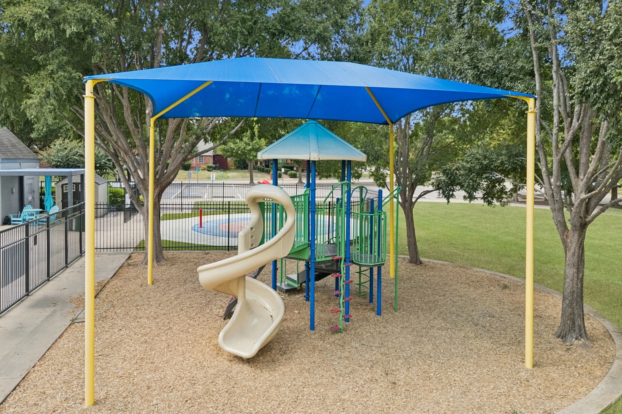 Single Family Residence For Sale in Dallas County , 633 Daisy Drive, De Soto, Texas 75115, 4 Bedroom, 3 Bathroom, 2 Garage spaces, 2,636 Sqft, built in 2003, Preowned, mls#21206119, Real Estate Agent in De Soto, Homes For Sale in Dallas county, Homes For Sale in De Soto, Realtor in De Soto Texas, Real Estate Brokerage Independent Realty Texas, Luminita Cordes Realtor