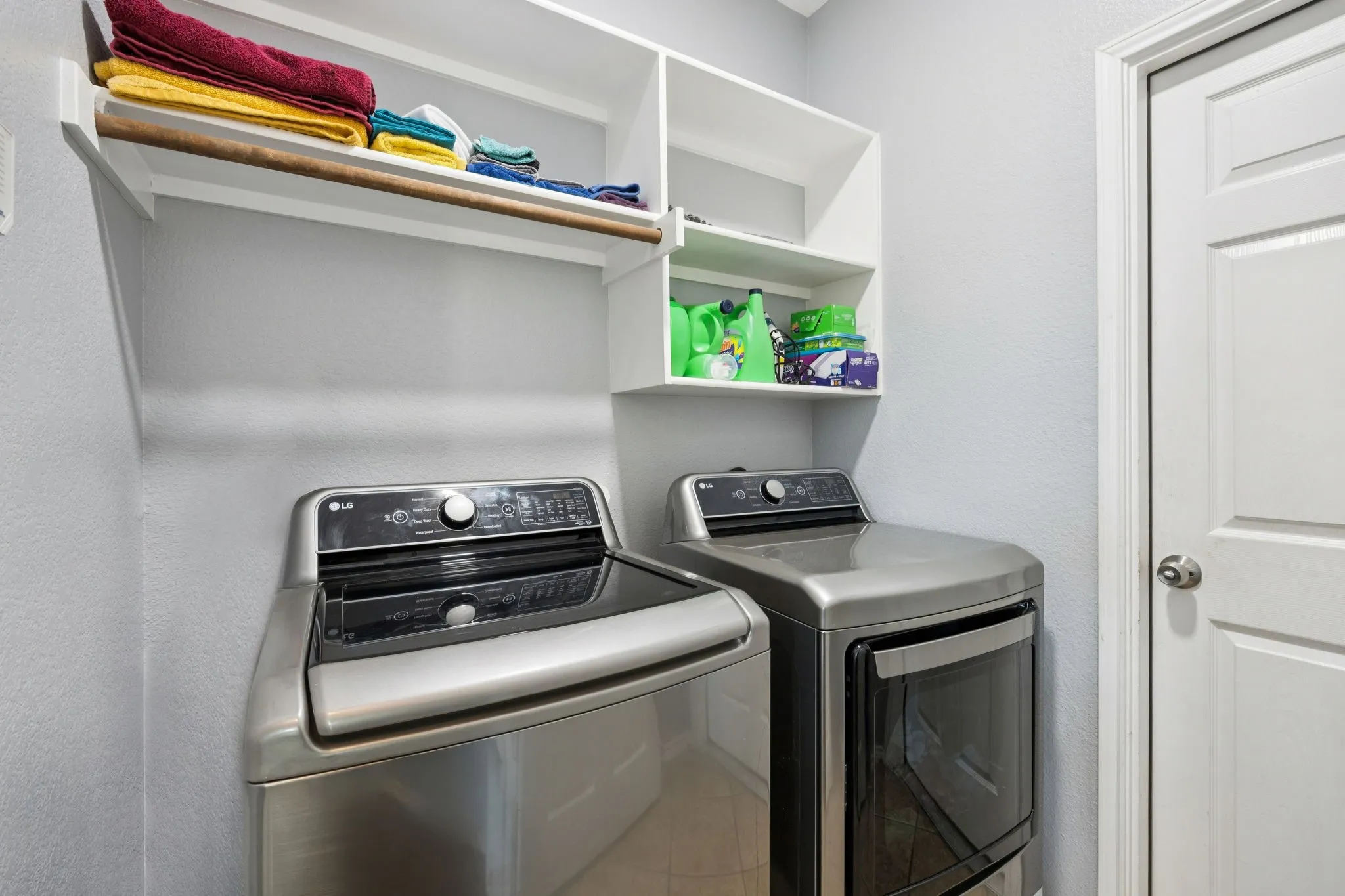 Single Family Residence For Sale in Dallas County , 633 Daisy Drive, De Soto, Texas 75115, 4 Bedroom, 3 Bathroom, 2 Garage spaces, 2,636 Sqft, built in 2003, Preowned, mls#21206119, Real Estate Agent in De Soto, Homes For Sale in Dallas county, Homes For Sale in De Soto, Realtor in De Soto Texas, Real Estate Brokerage Independent Realty Texas, Luminita Cordes Realtor