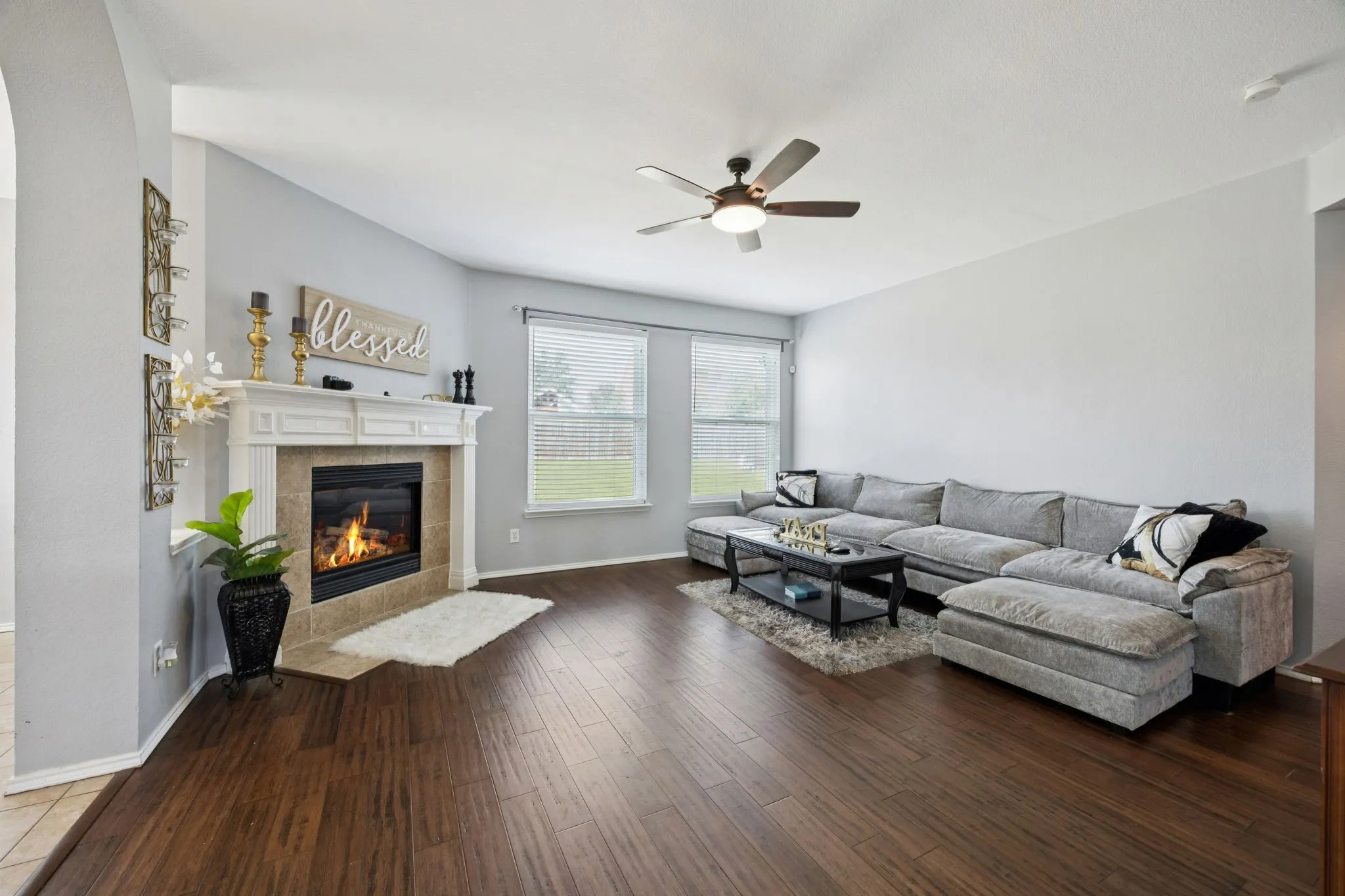 Single Family Residence For Sale in Dallas County , 633 Daisy Drive, De Soto, Texas 75115, 4 Bedroom, 3 Bathroom, 2 Garage spaces, 2,636 Sqft, built in 2003, Preowned, mls#21206119, Real Estate Agent in De Soto, Homes For Sale in Dallas county, Homes For Sale in De Soto, Realtor in De Soto Texas, Real Estate Brokerage Independent Realty Texas, Luminita Cordes Realtor