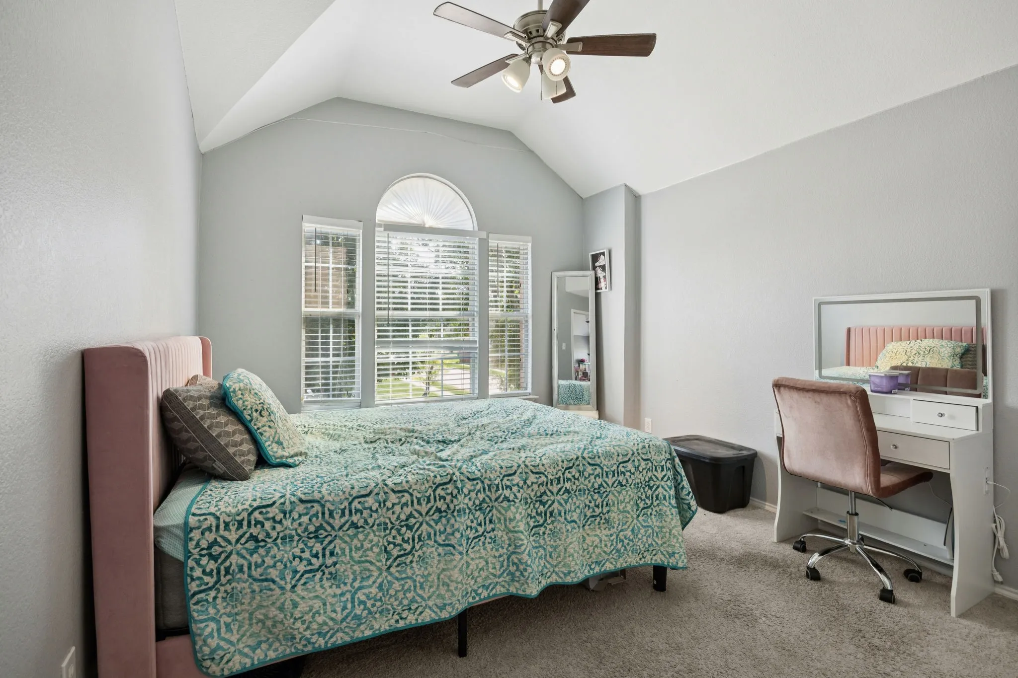 Single Family Residence For Sale in Dallas County , 633 Daisy Drive, De Soto, Texas 75115, 4 Bedroom, 3 Bathroom, 2 Garage spaces, 2,636 Sqft, built in 2003, Preowned, mls#21206119, Real Estate Agent in De Soto, Homes For Sale in Dallas county, Homes For Sale in De Soto, Realtor in De Soto Texas, Real Estate Brokerage Independent Realty Texas, Luminita Cordes Realtor