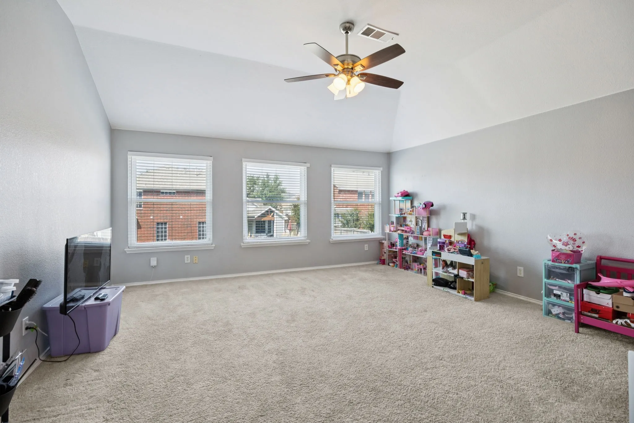 Single Family Residence For Sale in Dallas County , 633 Daisy Drive, De Soto, Texas 75115, 4 Bedroom, 3 Bathroom, 2 Garage spaces, 2,636 Sqft, built in 2003, Preowned, mls#21206119, Real Estate Agent in De Soto, Homes For Sale in Dallas county, Homes For Sale in De Soto, Realtor in De Soto Texas, Real Estate Brokerage Independent Realty Texas, Luminita Cordes Realtor